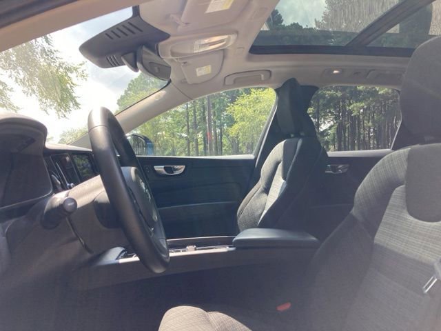 Used 2023 Volvo XC60 B5 Core image 20