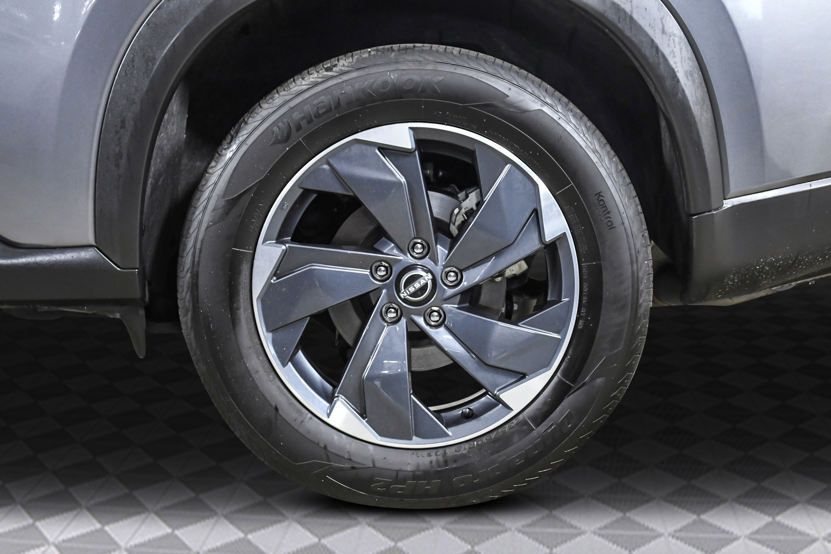 Used 2024 Nissan Rogue SV image 30