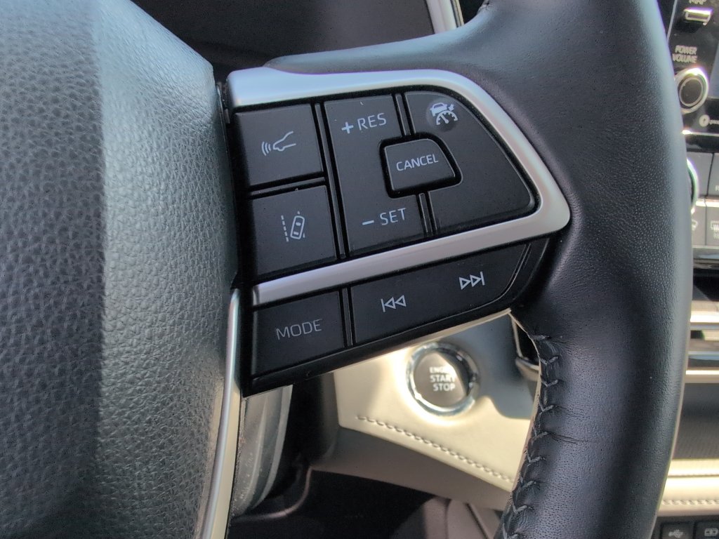 Used 2022 Toyota Highlander XLE FWD image 22