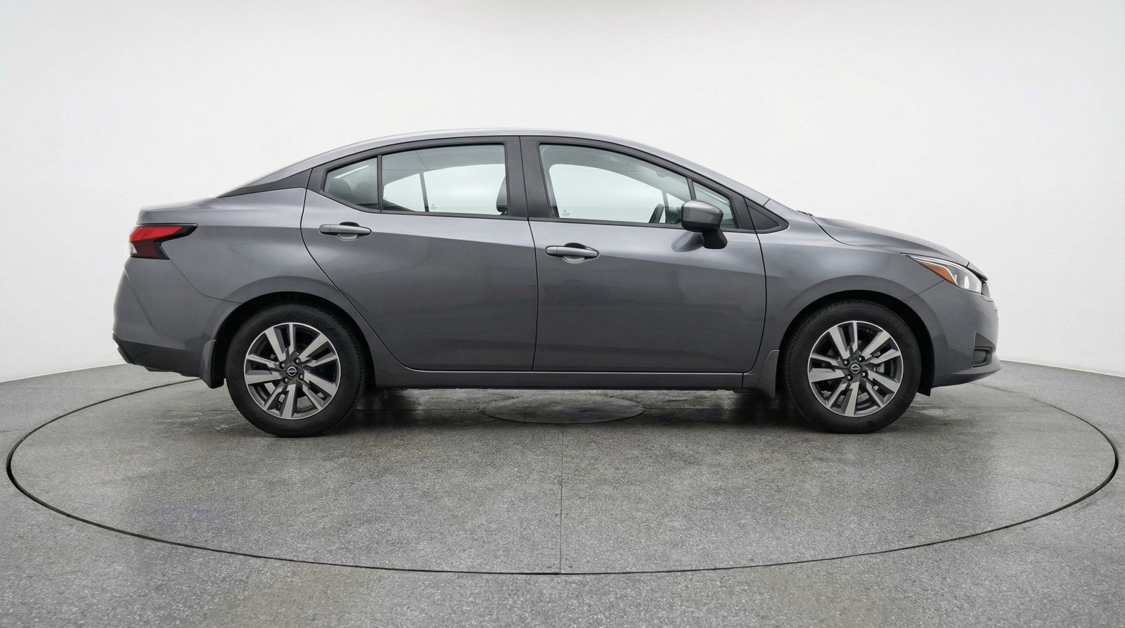 Used 2025 Nissan Versa SV image 9