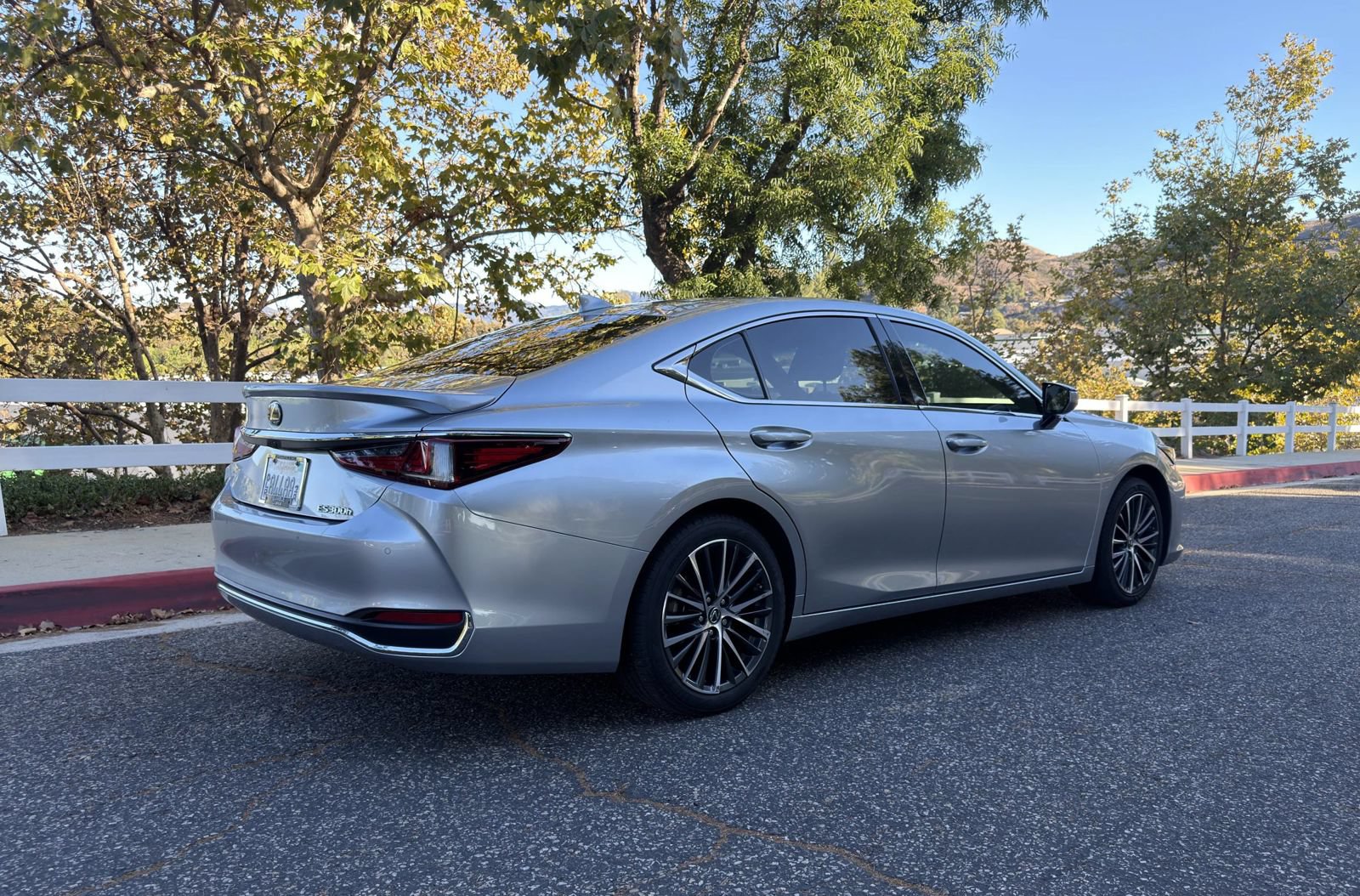 Used 2024 Lexus ES 300h w/ Premium Package FWD image 4