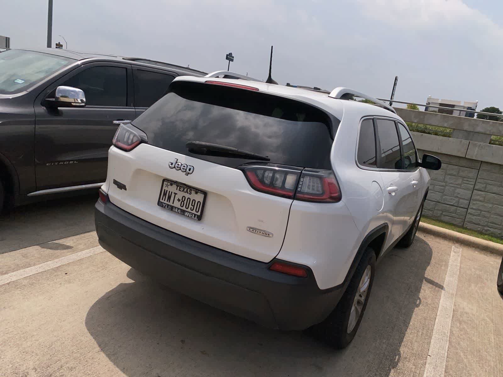 Used 2019 Jeep Cherokee Latitude w/ Popular Appearance Group FWD image 9