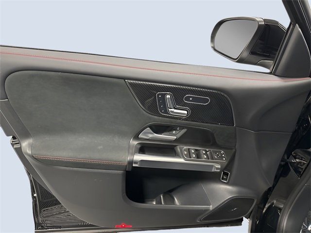 Used 2025 Mercedes-Benz GLB 35 AMG 4MATIC image 15