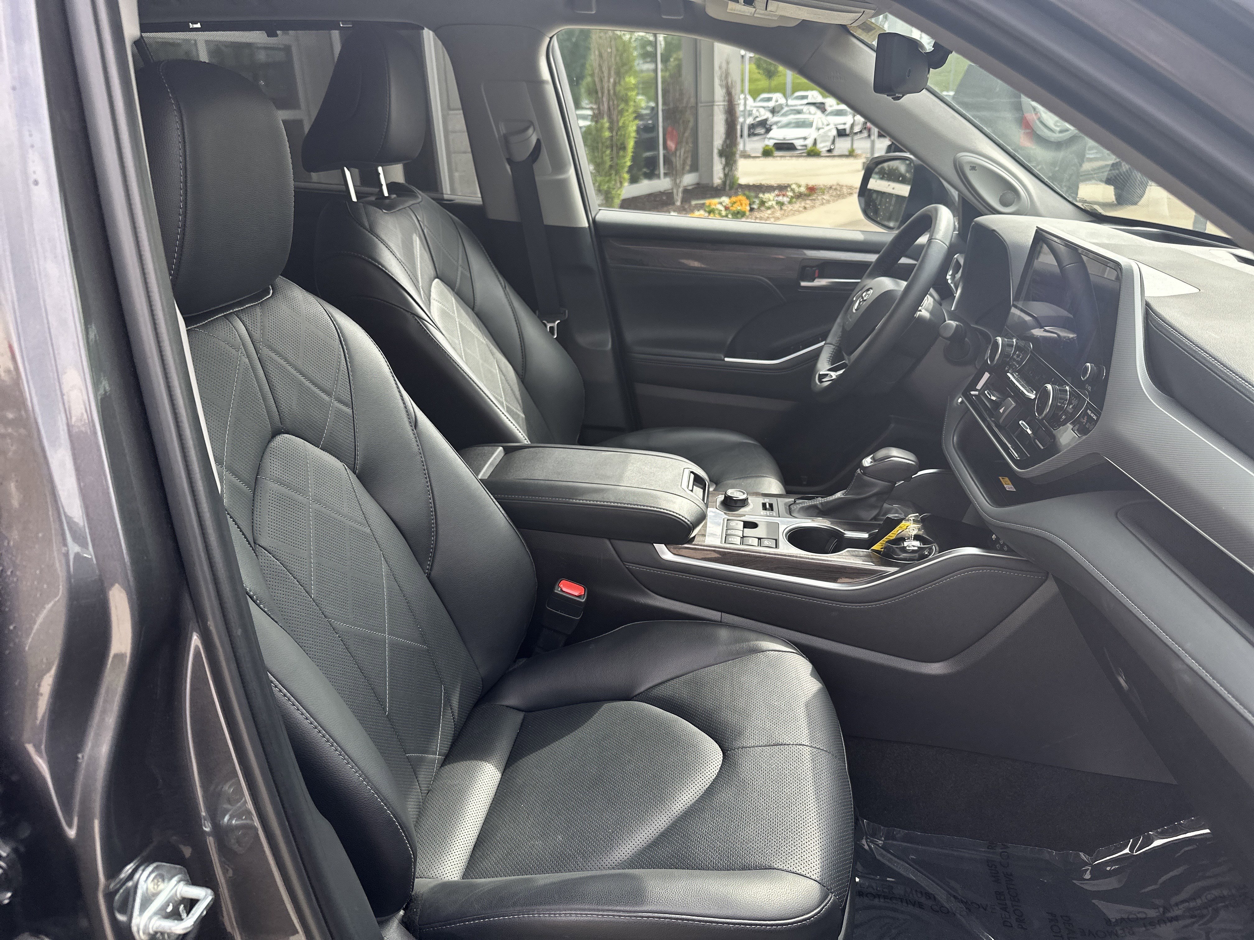Used 2024 Toyota Highlander Platinum AWD/4WD image 26