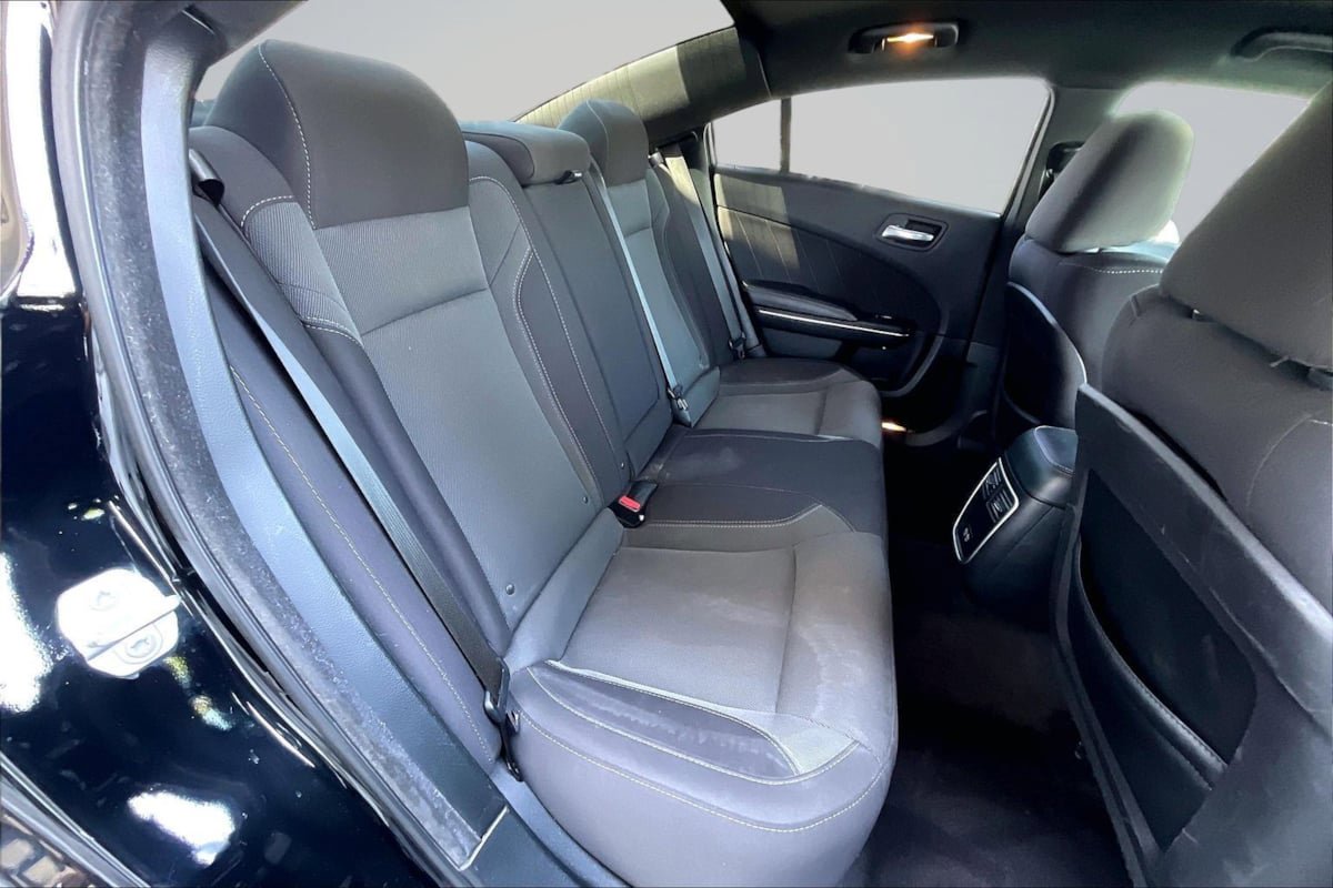 Used 2017 Dodge Charger SXT image 27