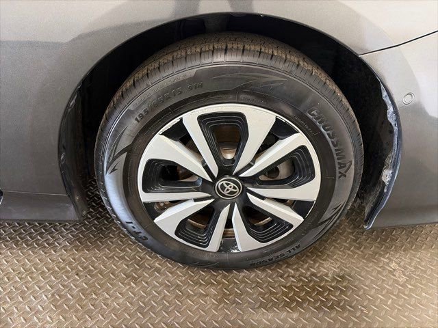 Used 2017 Toyota Prius Prime Advanced w/ Carpet Mat Package image 33