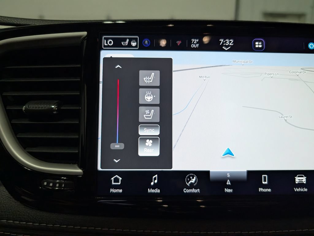 Used 2027 Chrysler Pacifica Limited FWD image 23