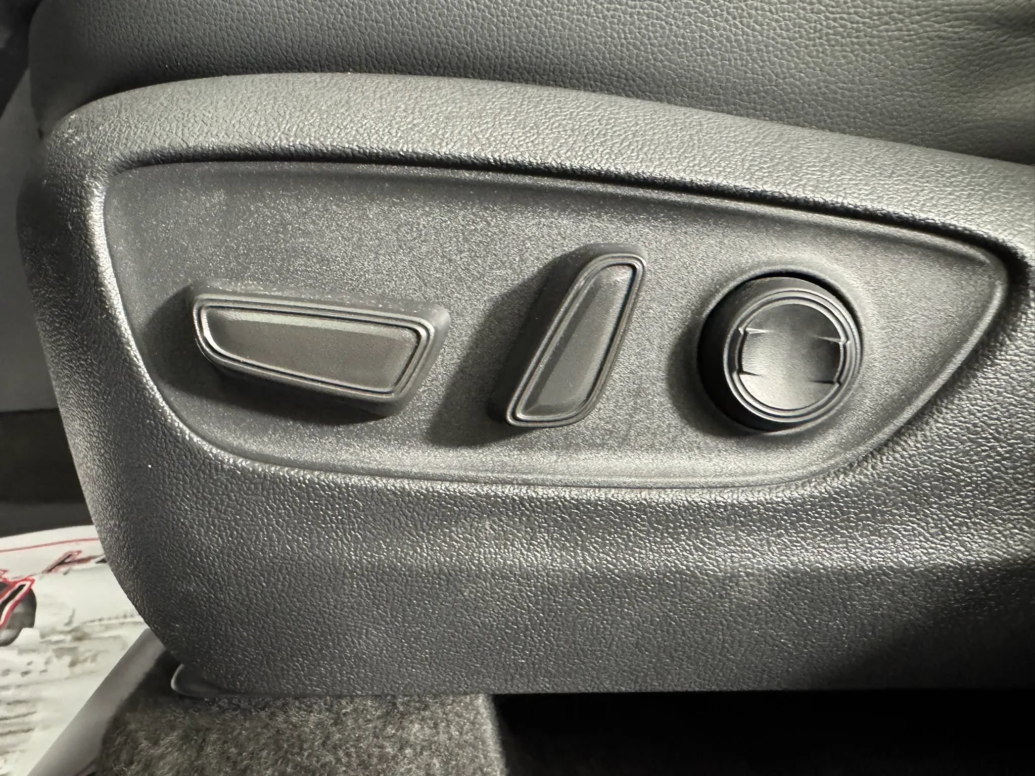 Used 2023 Toyota Highlander XLE AWD/4WD image 34