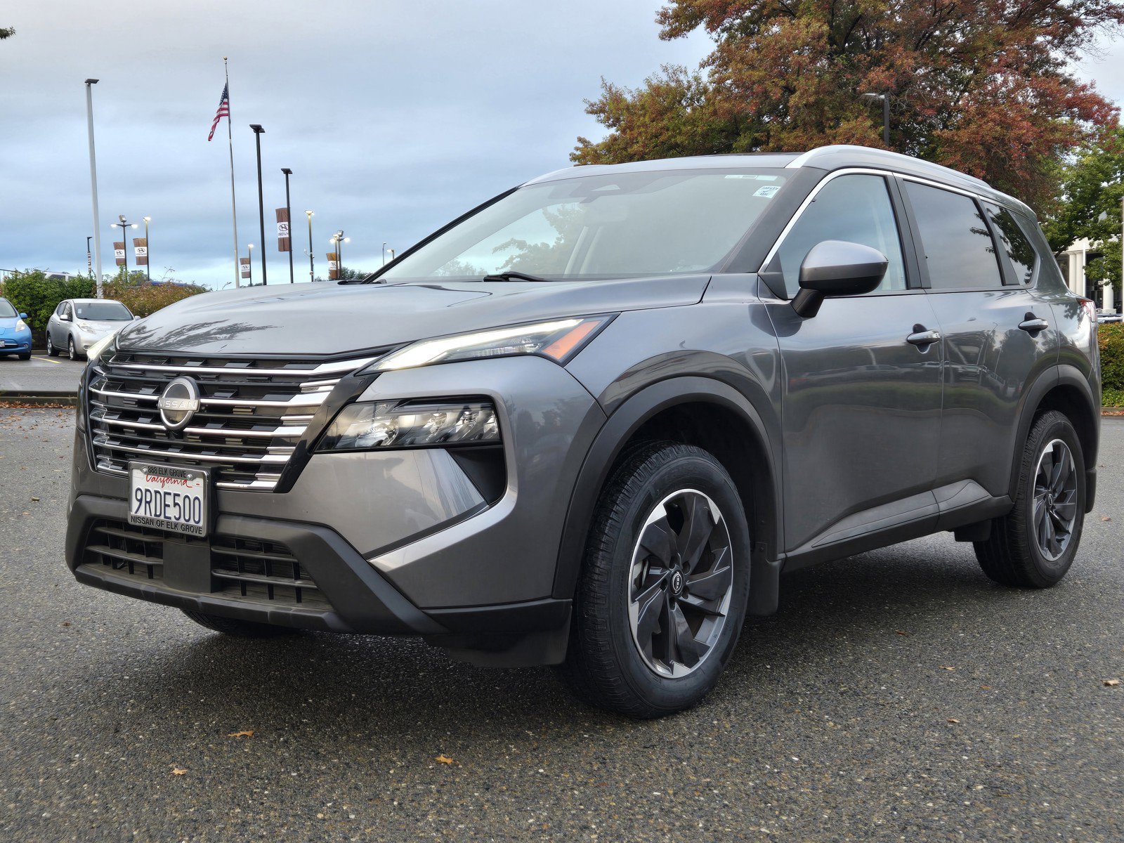Used 2024 Nissan Rogue SV w/ SV Premium Package FWD image 2