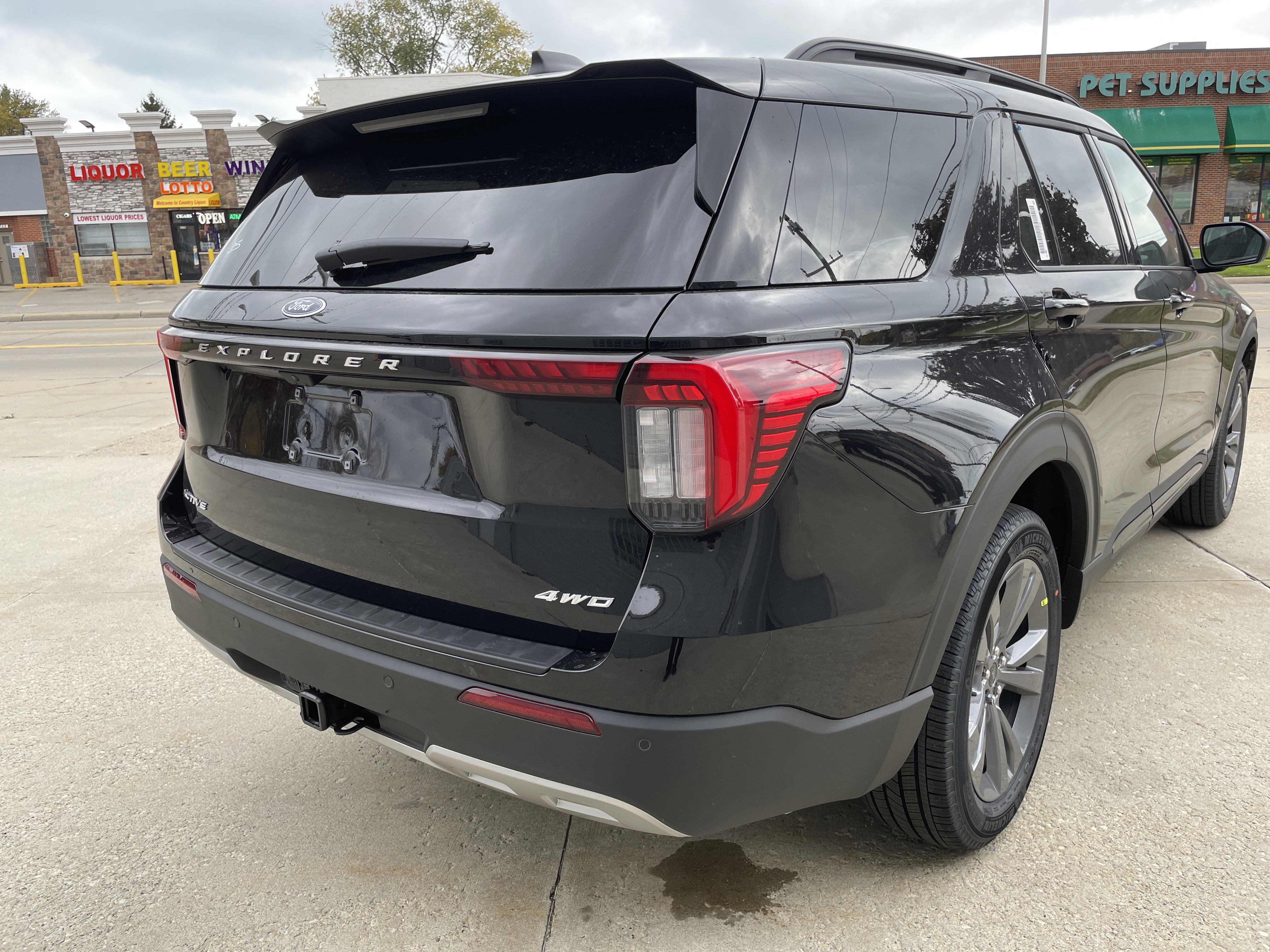 New 2026 Ford Explorer Active image 4