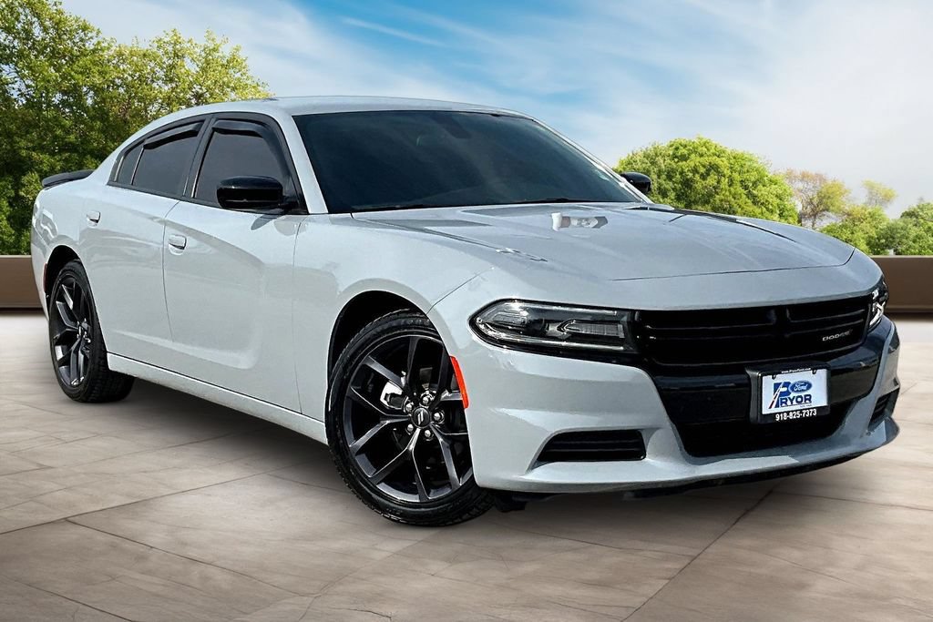 Used 2021 Dodge Charger SXT w/ Blacktop Package RWD image 11