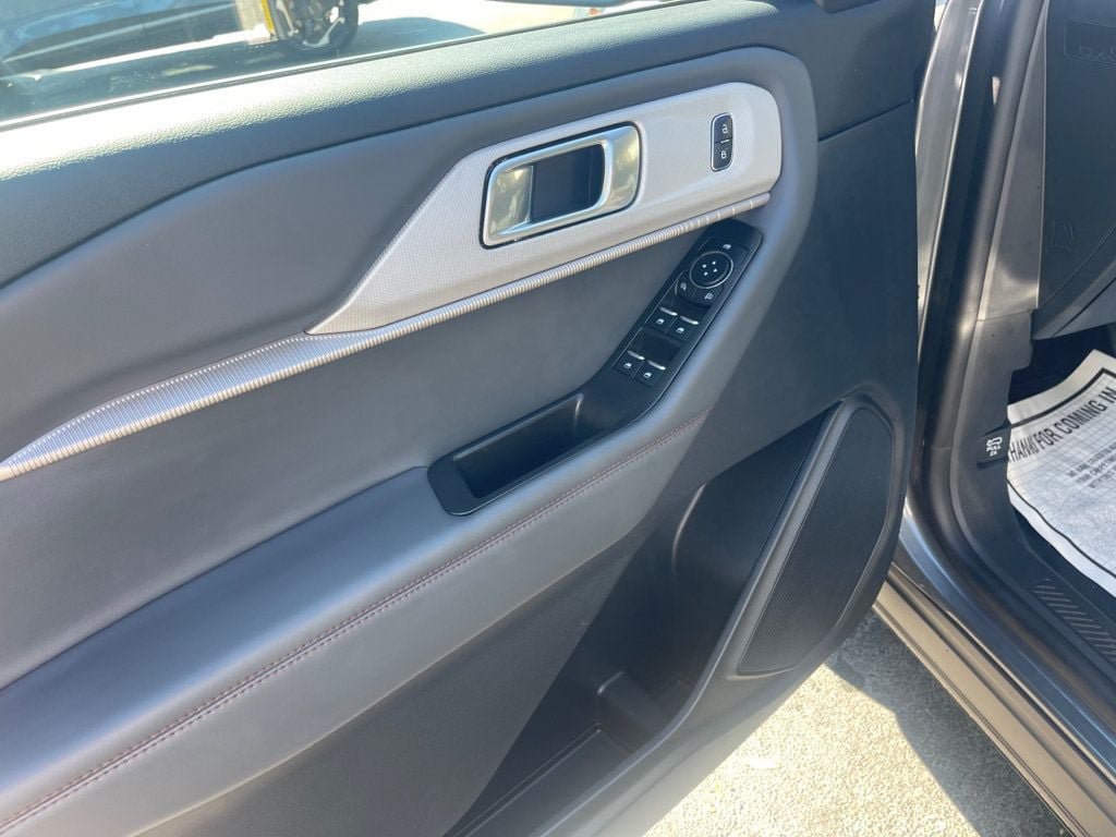 Used 2026 Ford Explorer Active RWD image 10