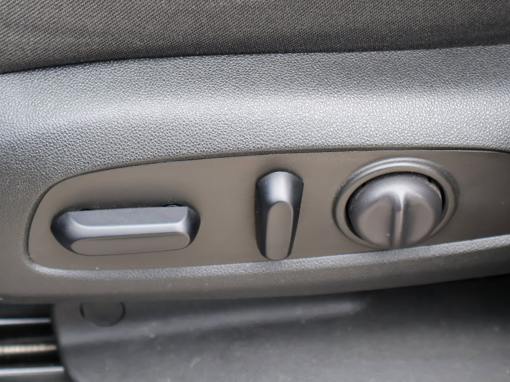 Used 2024 Chevrolet Equinox LT FWD image 30