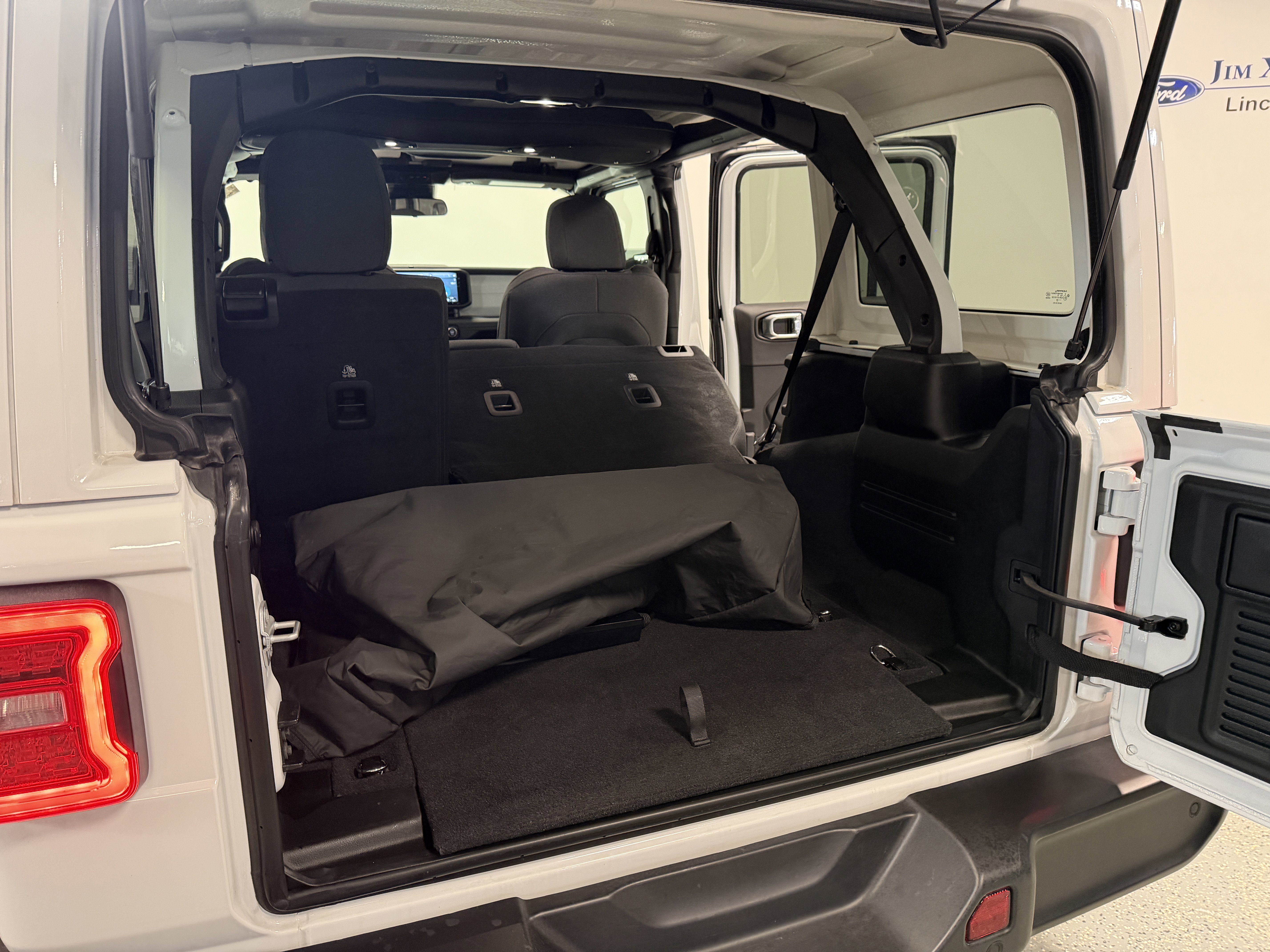 Used 2025 Jeep Wrangler Sahara 4xe w/ Safety Group image 26