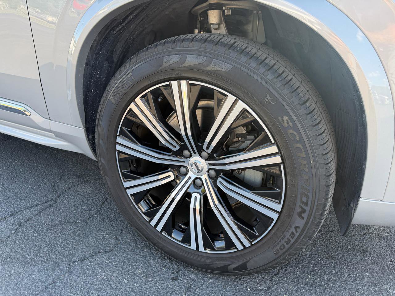 Used 2024 Volvo XC90 B5 Core w/ Protection Package Premier AWD/4WD image 9
