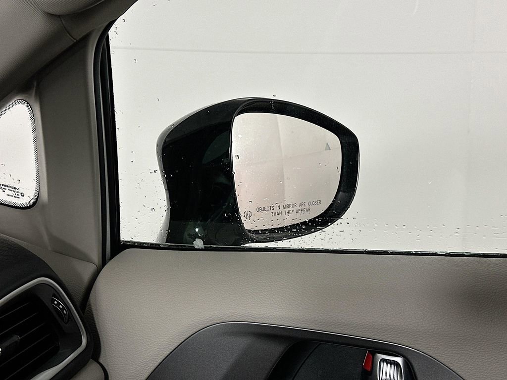 Certified 2024 Chrysler Pacifica Touring-L image 27