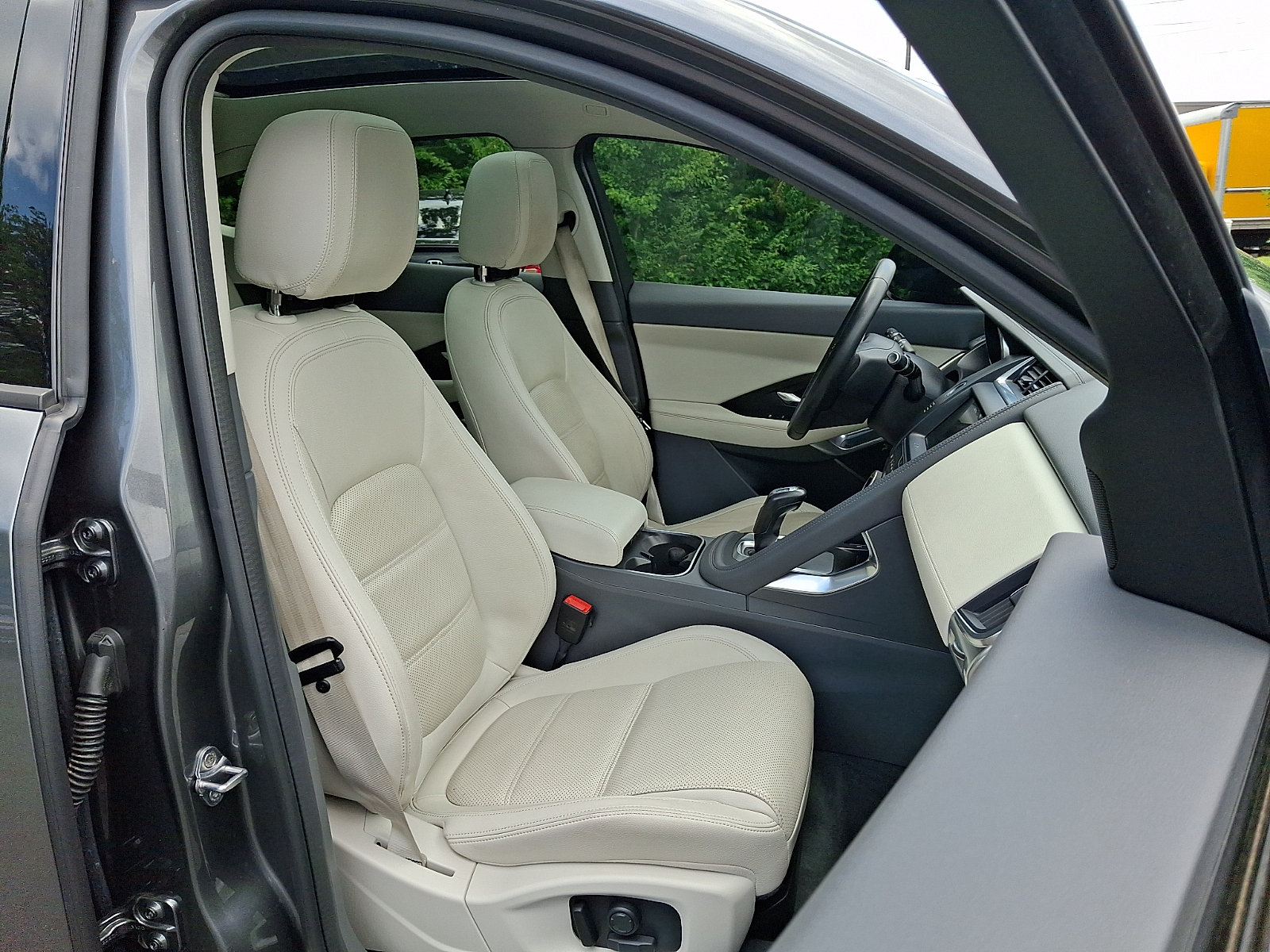 Certified 2020 Jaguar E-PACE SE AWD/4WD image 3