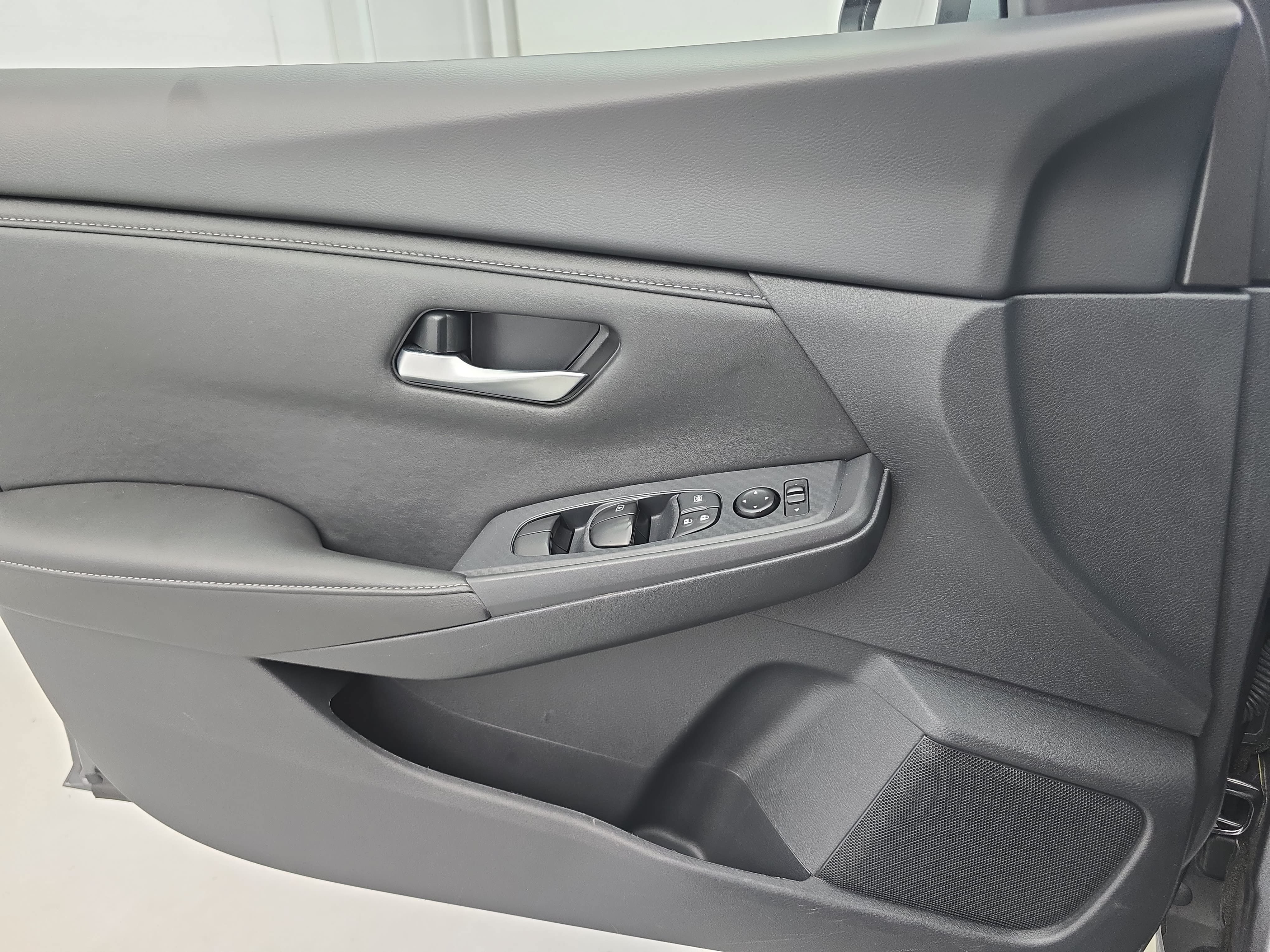 Used 2025 Nissan Sentra SV FWD image 25