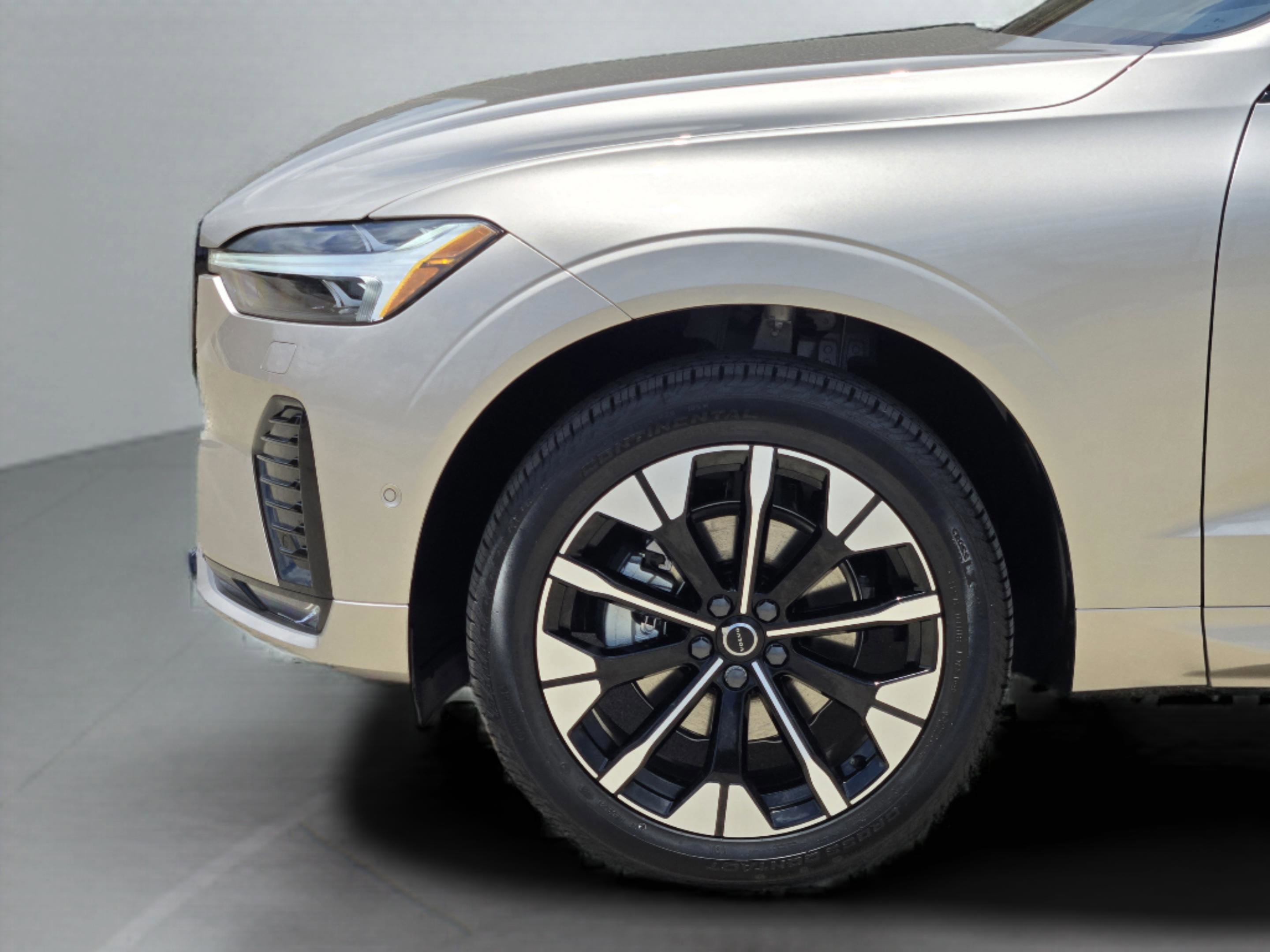 New 2026 Volvo XC60 B5 Plus w/ Protection Package Premier AWD/4WD image 28