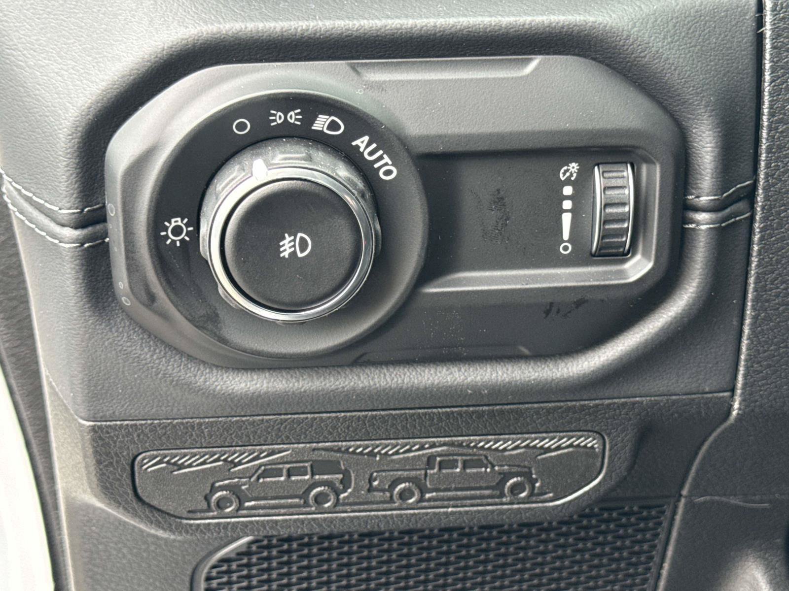 New 2026 Jeep Wrangler Unlimited Sahara AWD/4WD image 17
