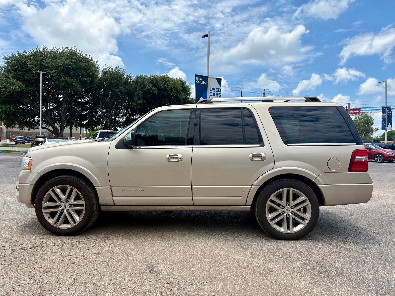 Used 2017 Ford Expedition Platinum RWD image 4