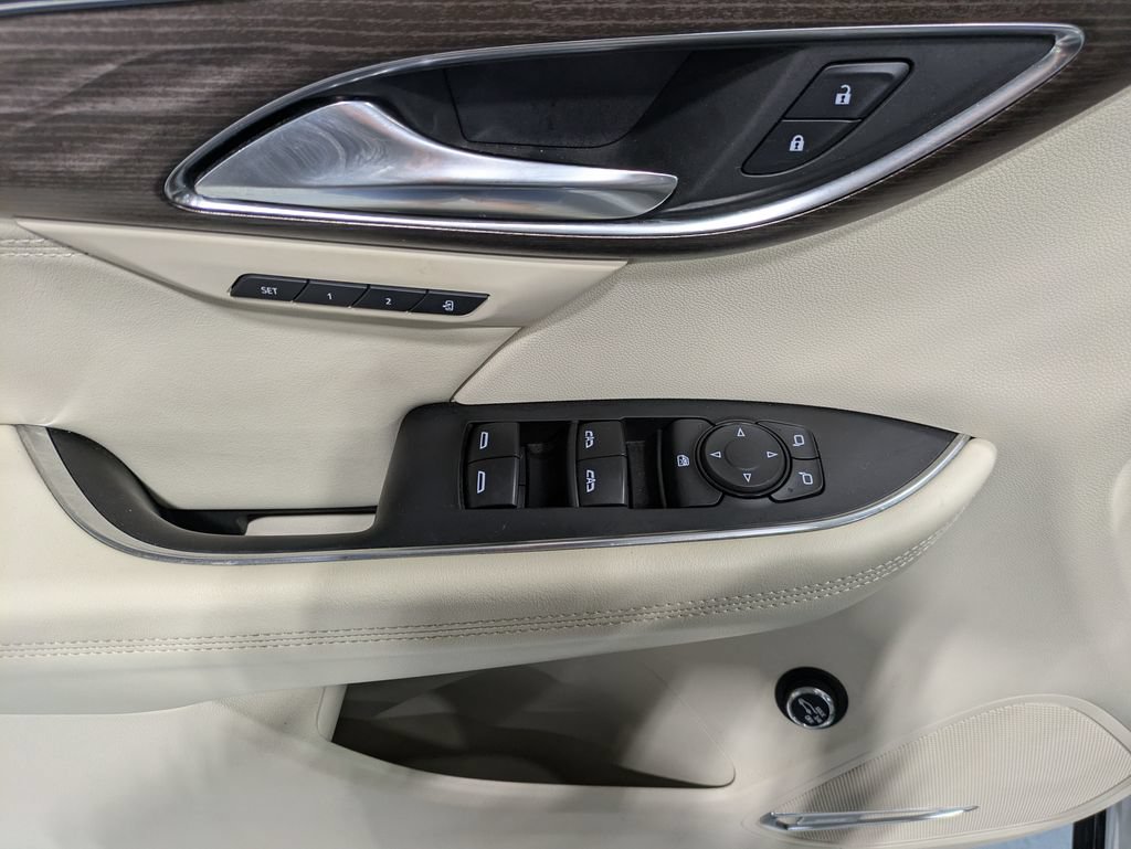 Used 2023 Buick Envision Avenir AWD/4WD image 9