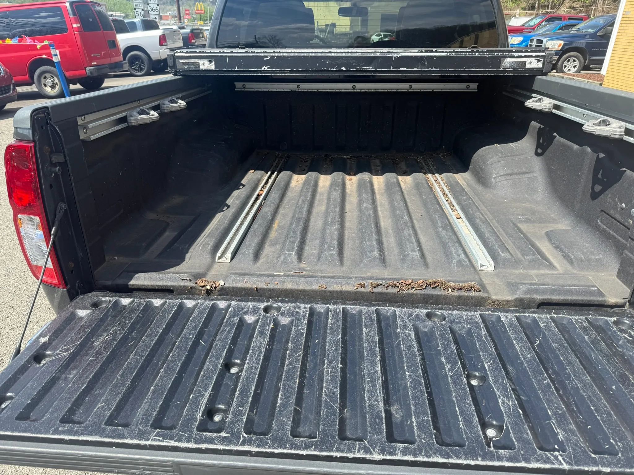 Used 2011 Nissan Frontier SL w/ Moonroof Pkg image 15