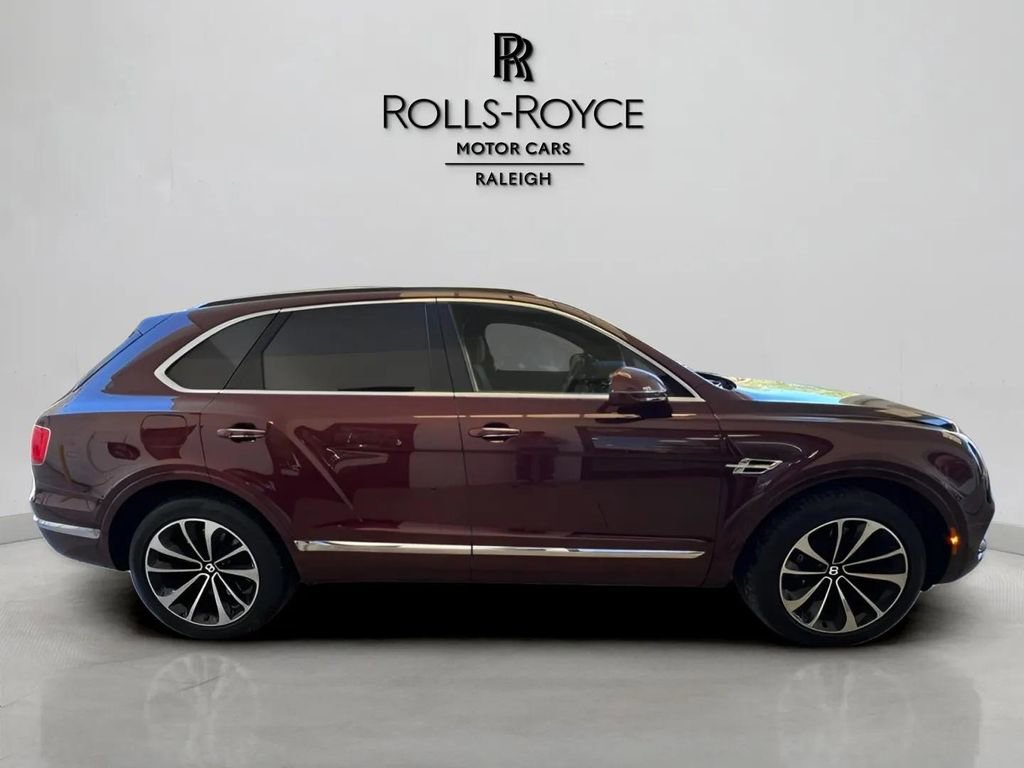 Used 2017 Bentley Bentayga image 4