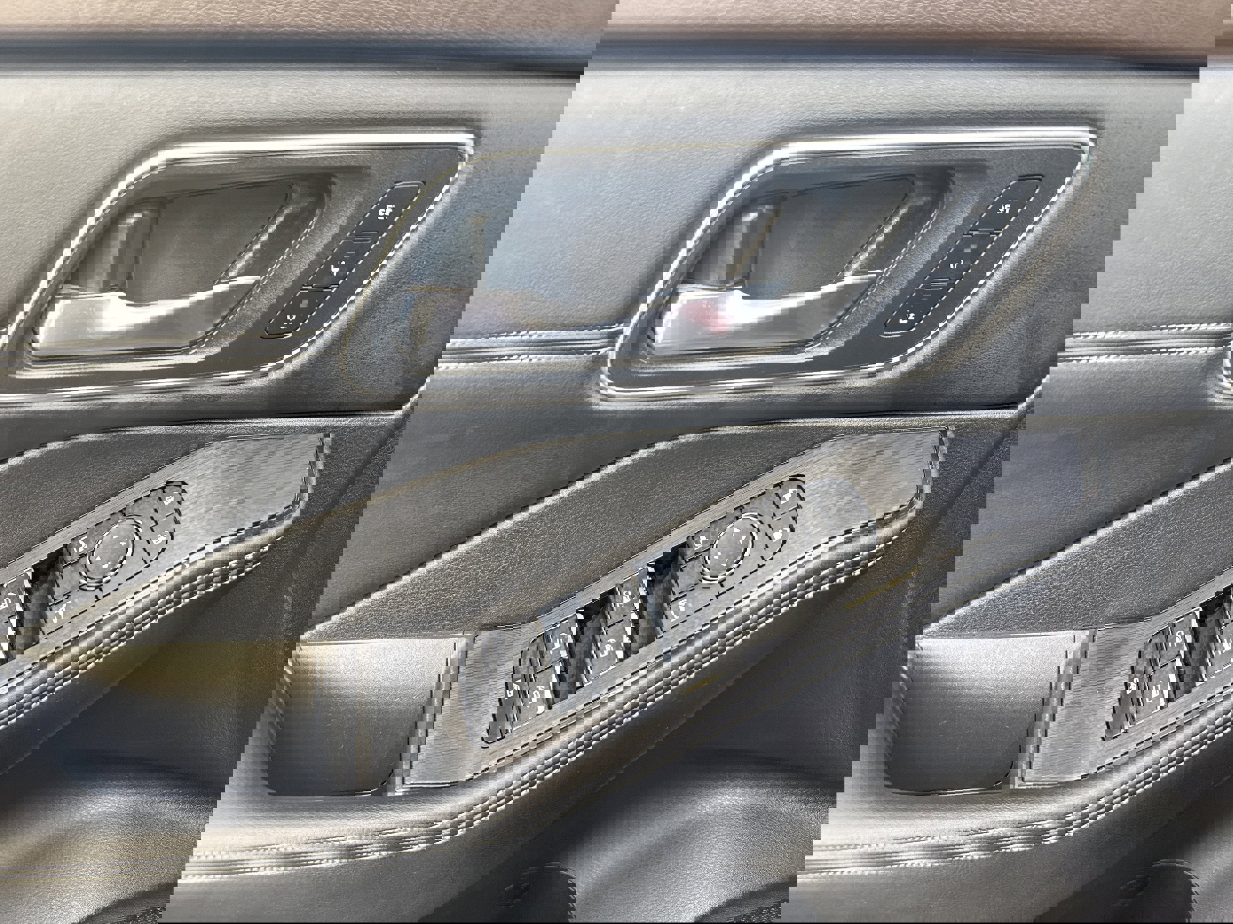 Used 2023 Nissan Rogue Platinum w/ Platinum Premium Package image 8