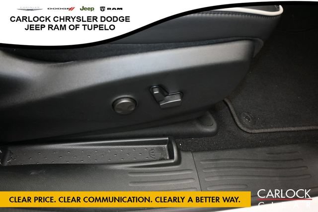 Used 2026 Chrysler Pacifica Limited FWD image 43