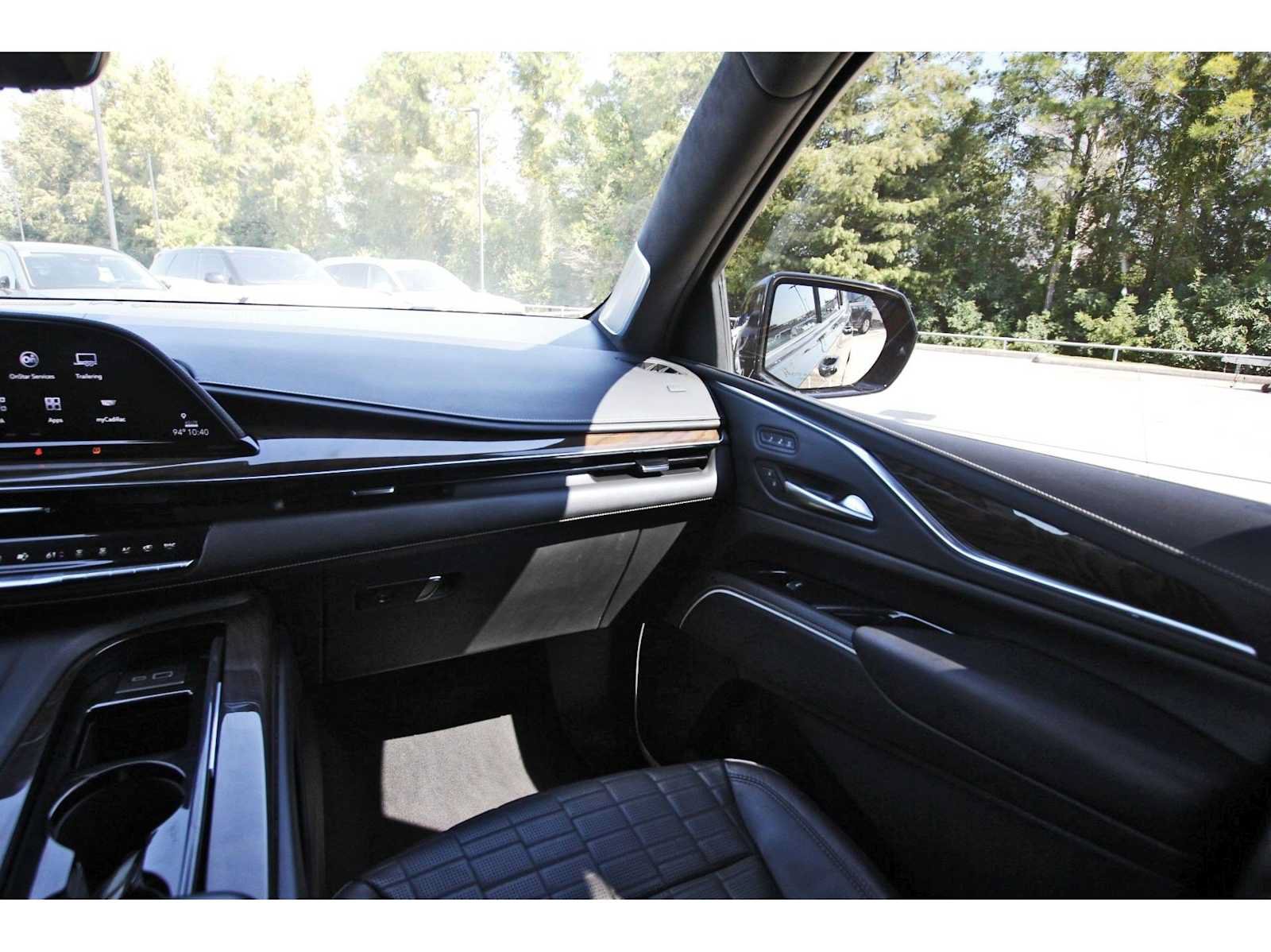 Used 2024 Cadillac Escalade Sport Platinum w/ LPO, ONYX Package AWD/4WD image 8