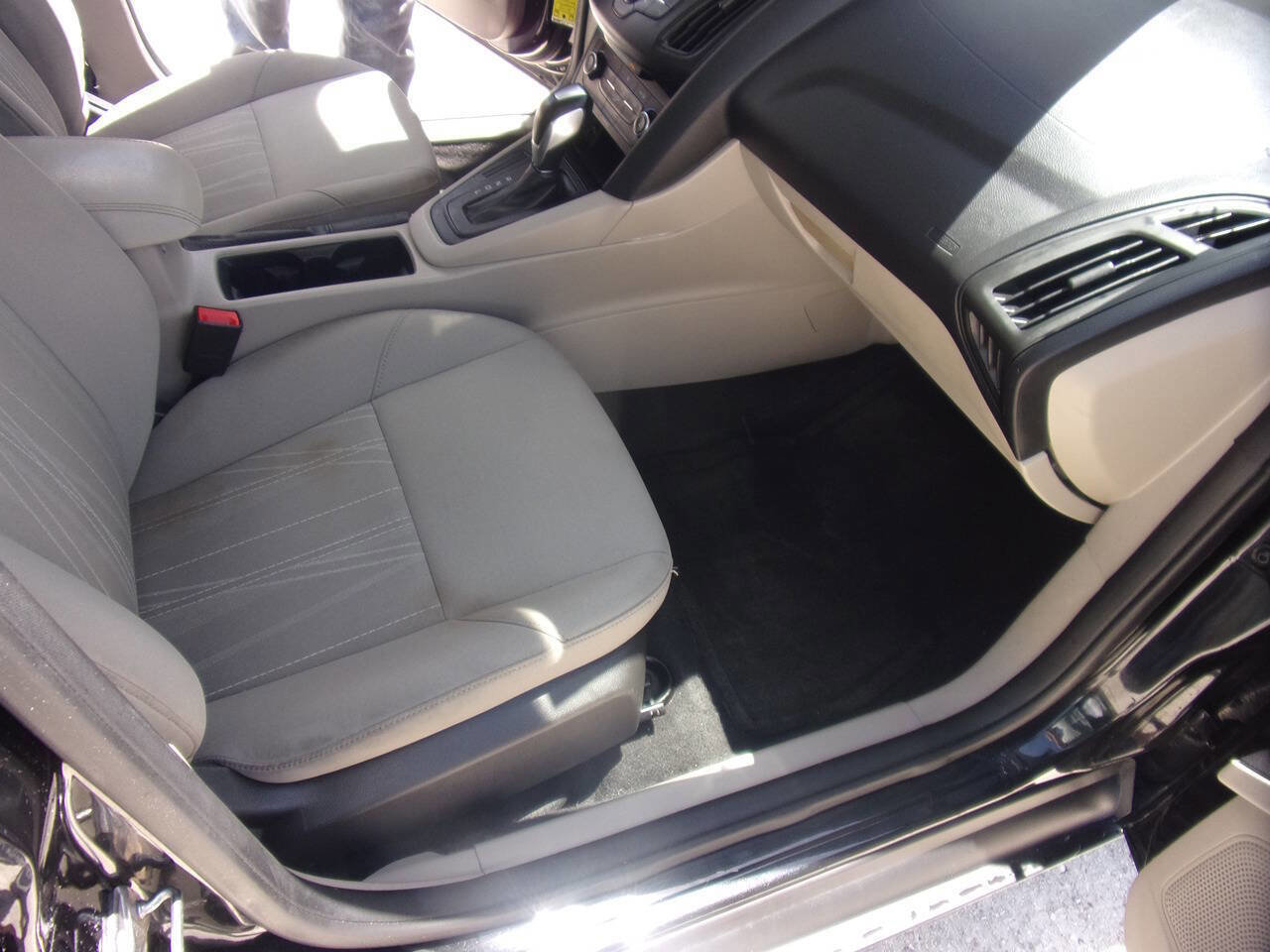 Used 2018 Ford Focus SE image 10