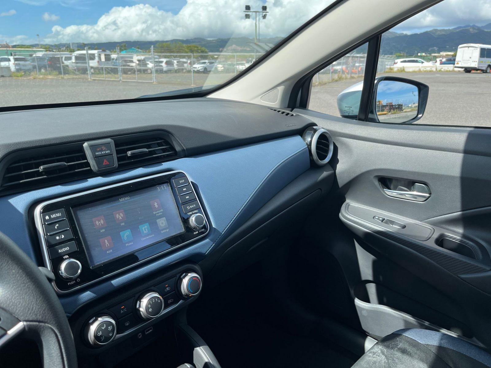 Used 2025 Nissan Versa SV image 30