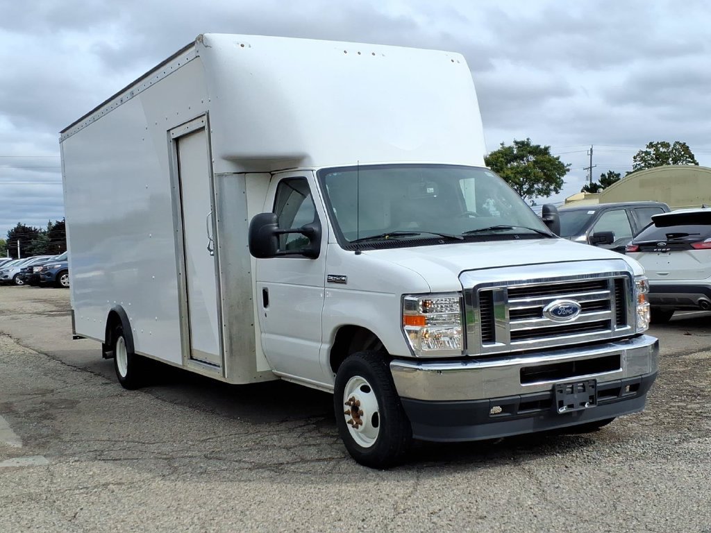 Used 2022 Ford E-450 and Econoline 450 Super Duty w/ Power Windows & Locks Group RWD image 7