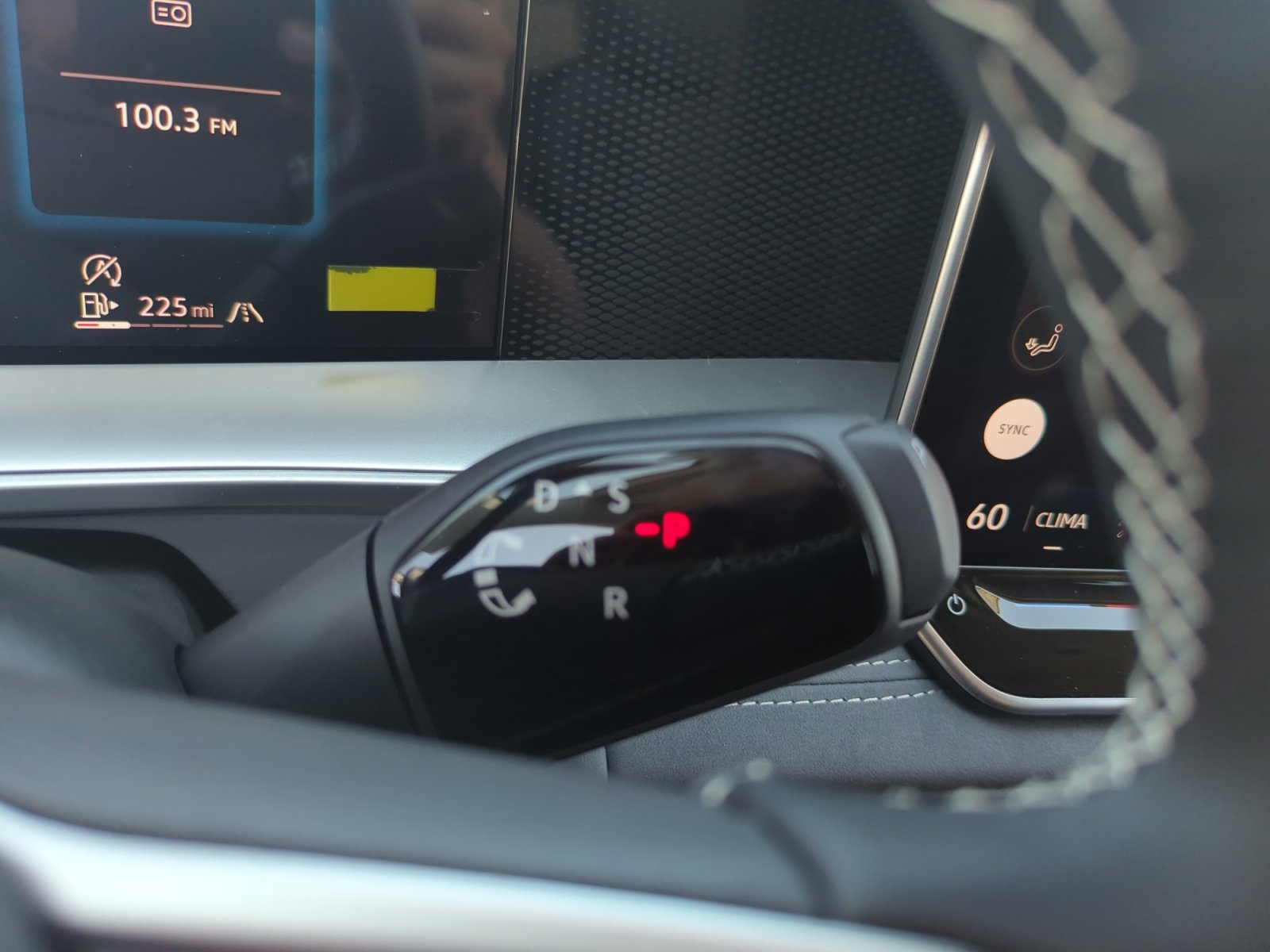 New 2025 Volkswagen Tiguan SE image 15