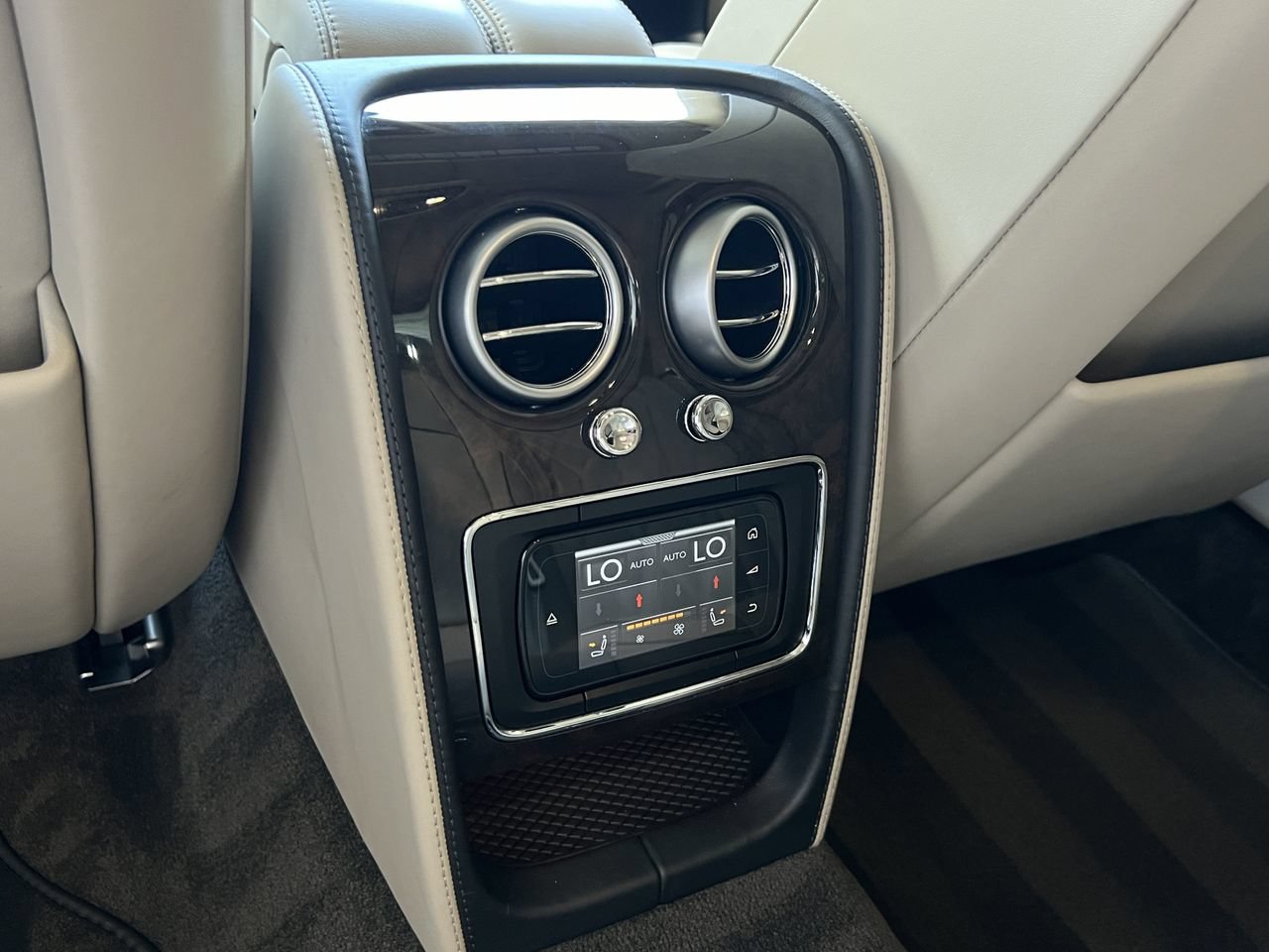 Used 2014 Bentley Flying Spur W12 AWD/4WD image 26