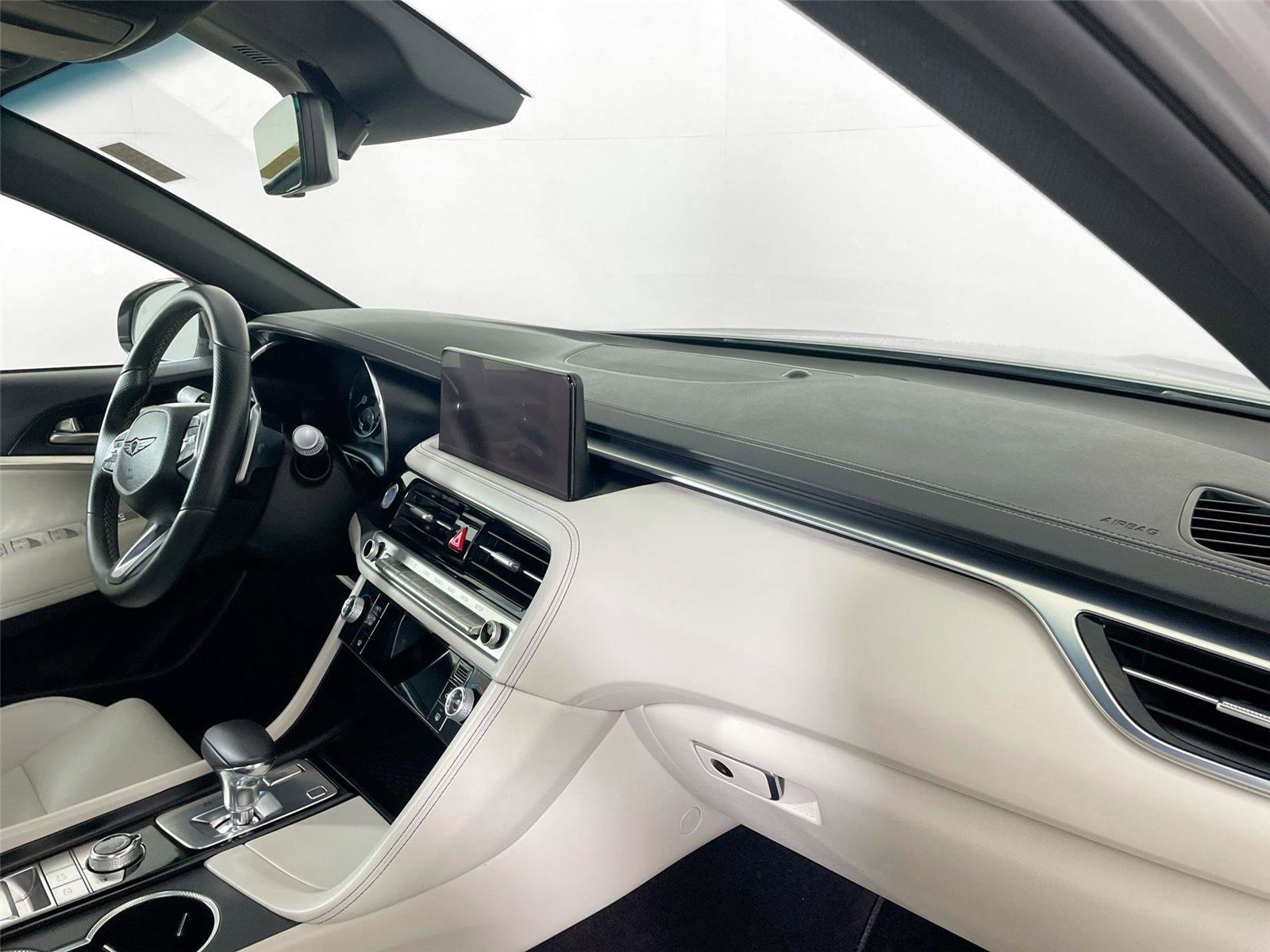 Used 2025 Genesis G70 2.5T image 29