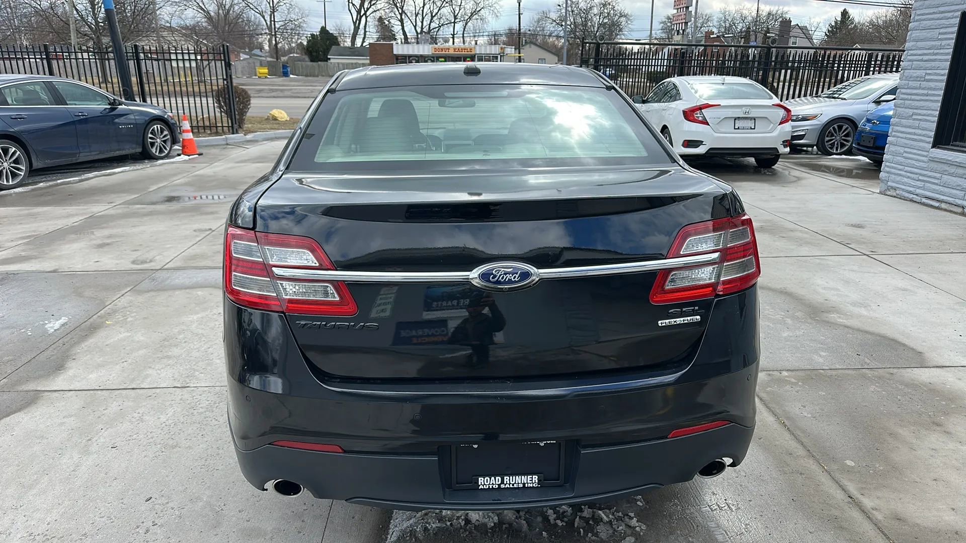 Used 2015 Ford Taurus SEL w/ Equipment Group 201A image 6