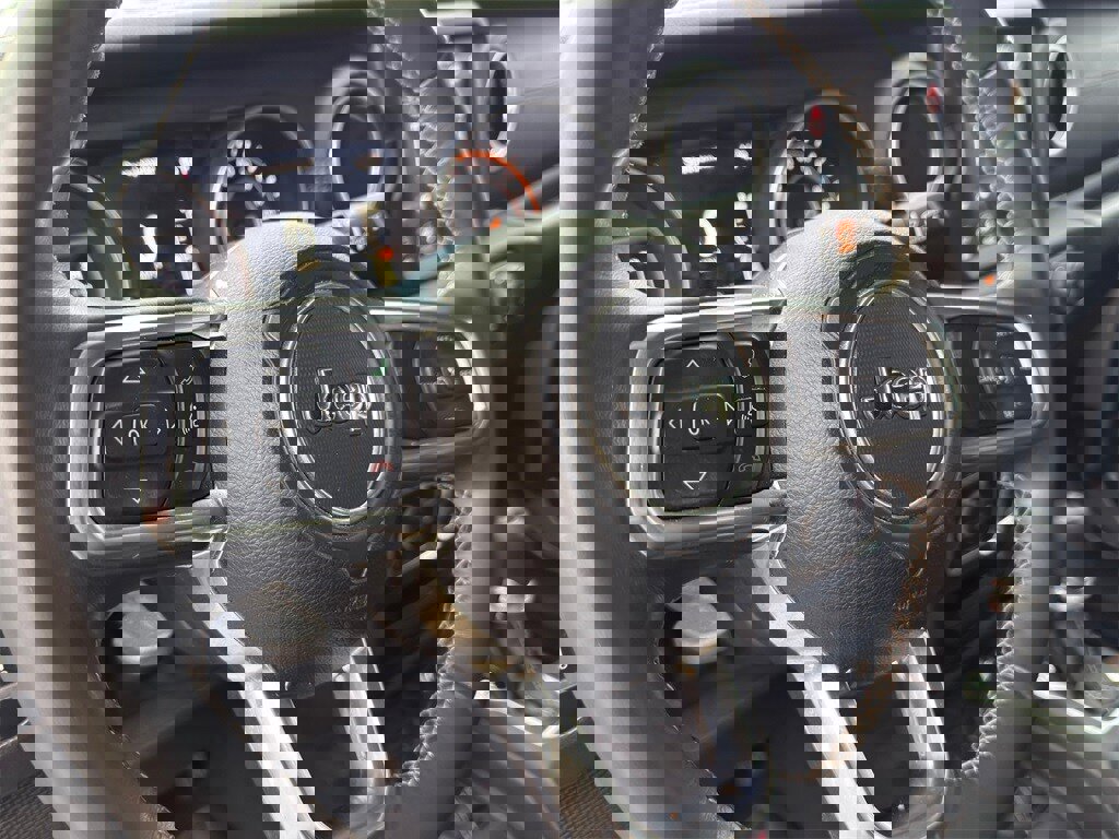 Used 2018 Jeep Wrangler Unlimited Sahara image 15