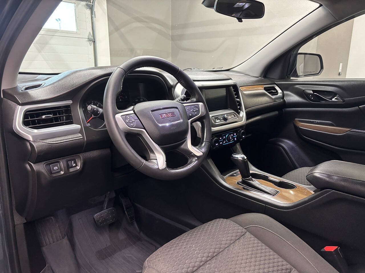 Used 2019 GMC Acadia SLE w/ LPO, Floor Liner Package FWD image 14