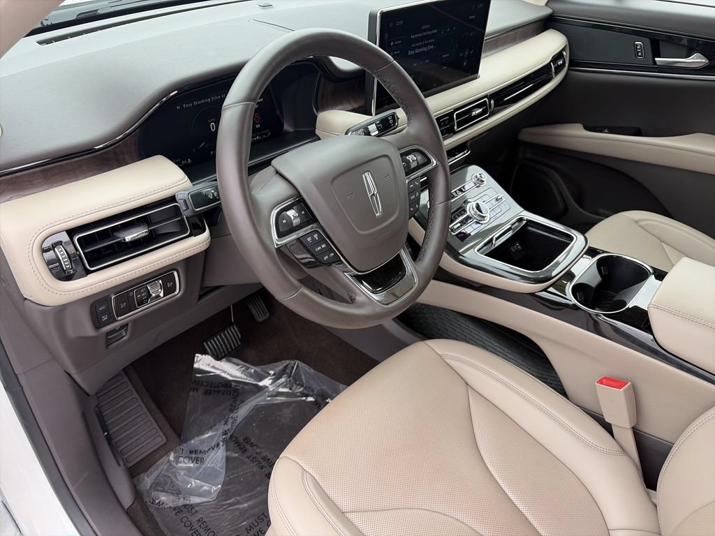 Used 2023 Lincoln Nautilus Reserve FWD image 11