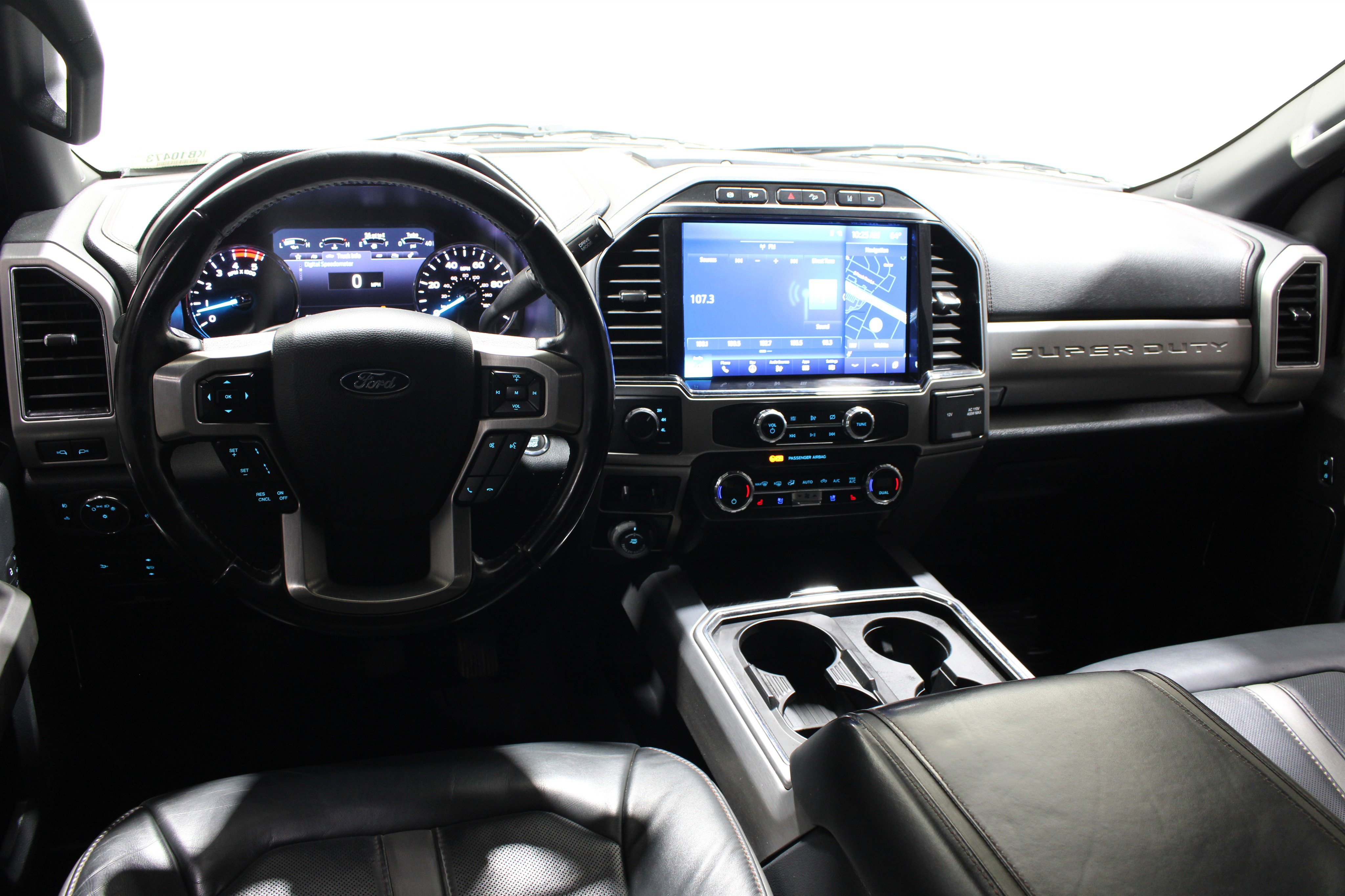 Used 2022 Ford F350 Platinum AWD/4WD image 2