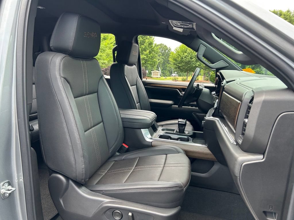 Used 2026 Chevrolet Silverado 1500 High Country w/ LPO, Dark Essentials Package AWD/4WD image 54
