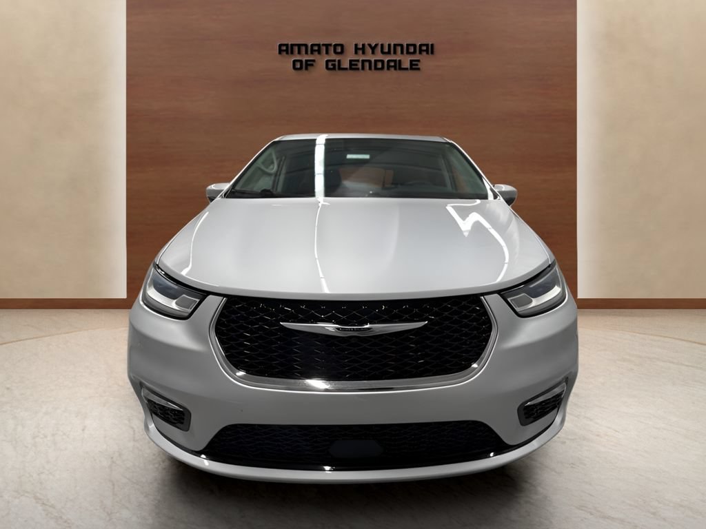 Used 2023 Chrysler Pacifica Touring-L FWD image 9