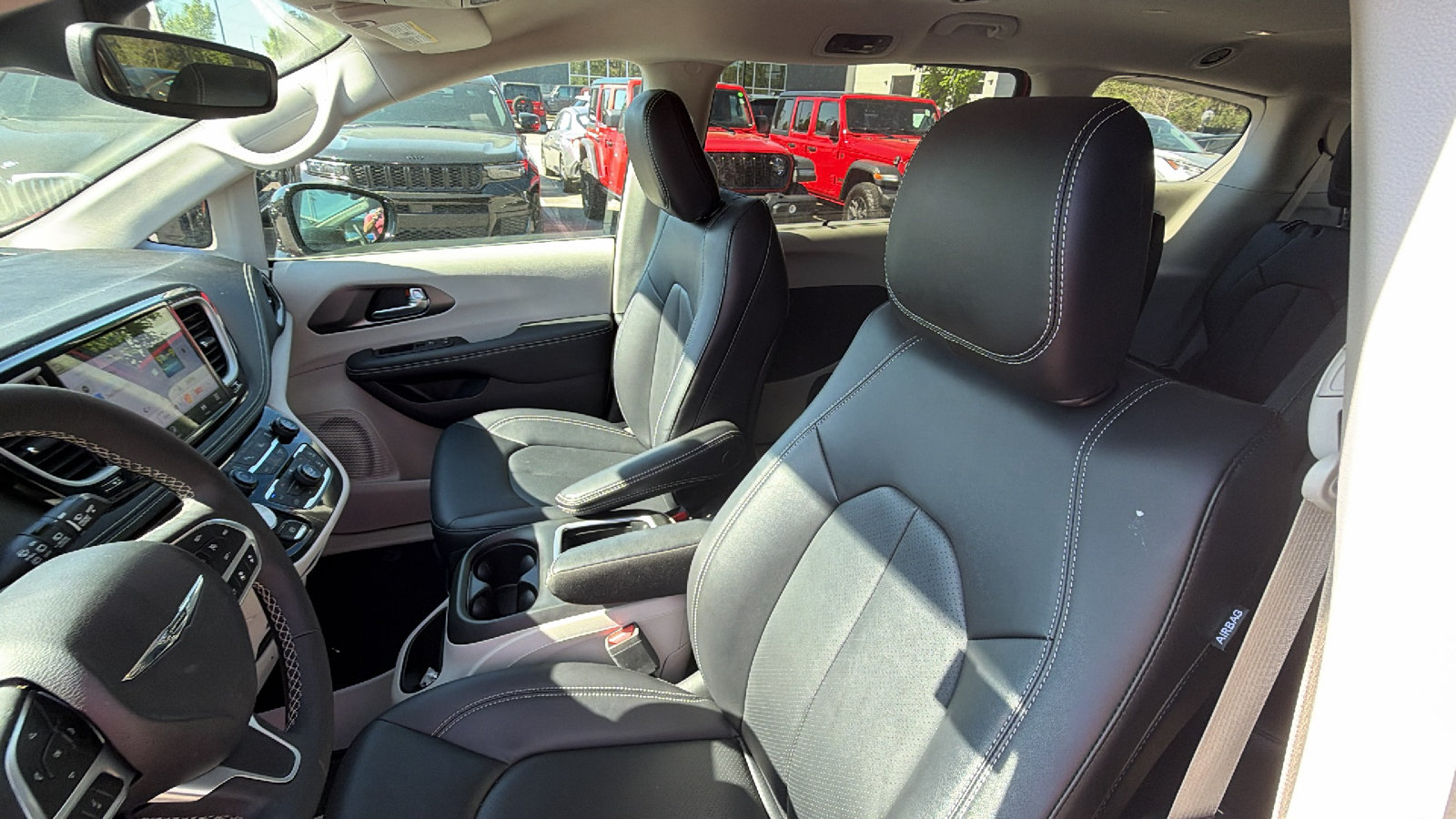 Certified 2024 Chrysler Pacifica Touring-L FWD image 17
