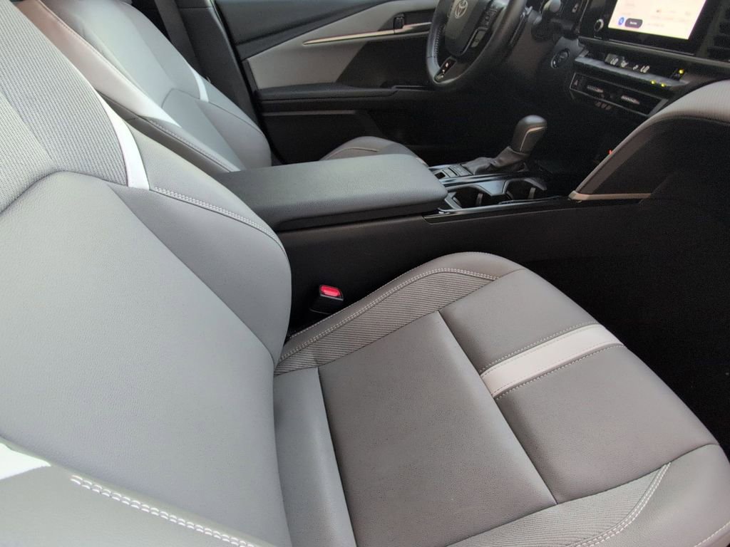 Used 2025 Toyota Camry SE image 18