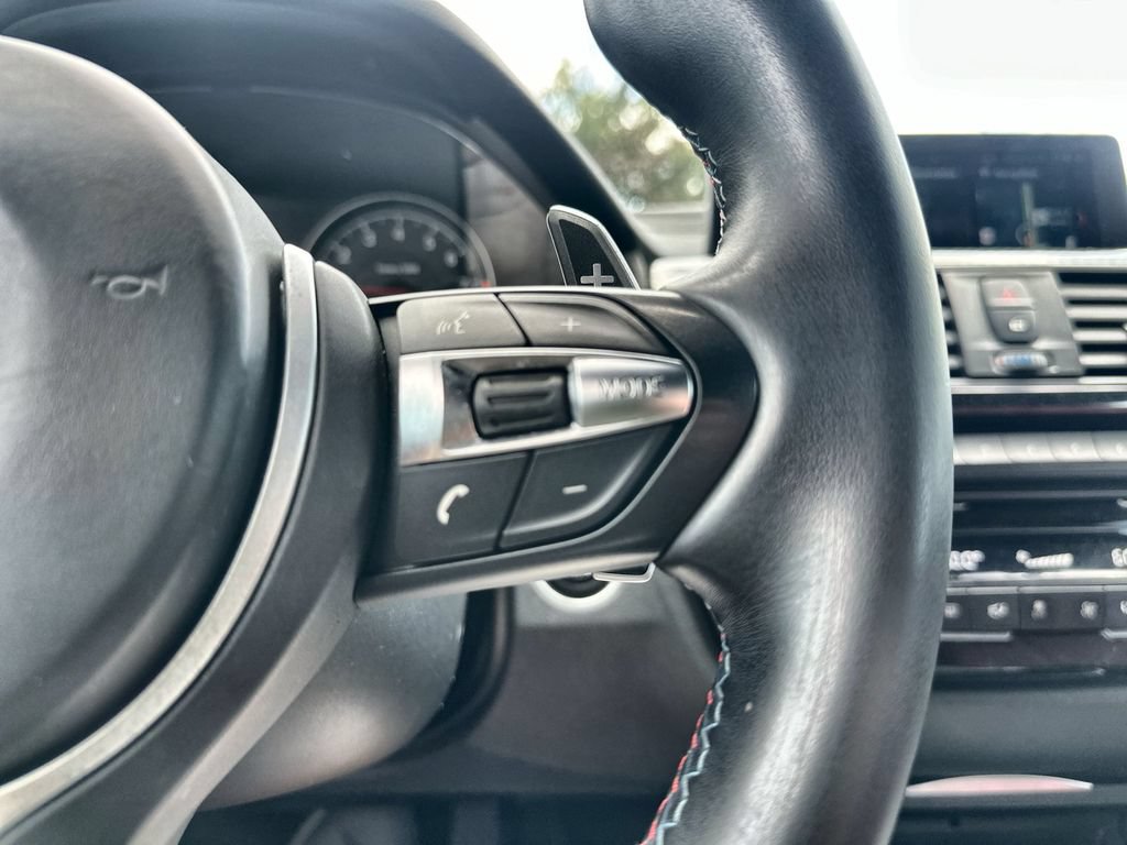 Used 2018 BMW M4 Convertible RWD image 32