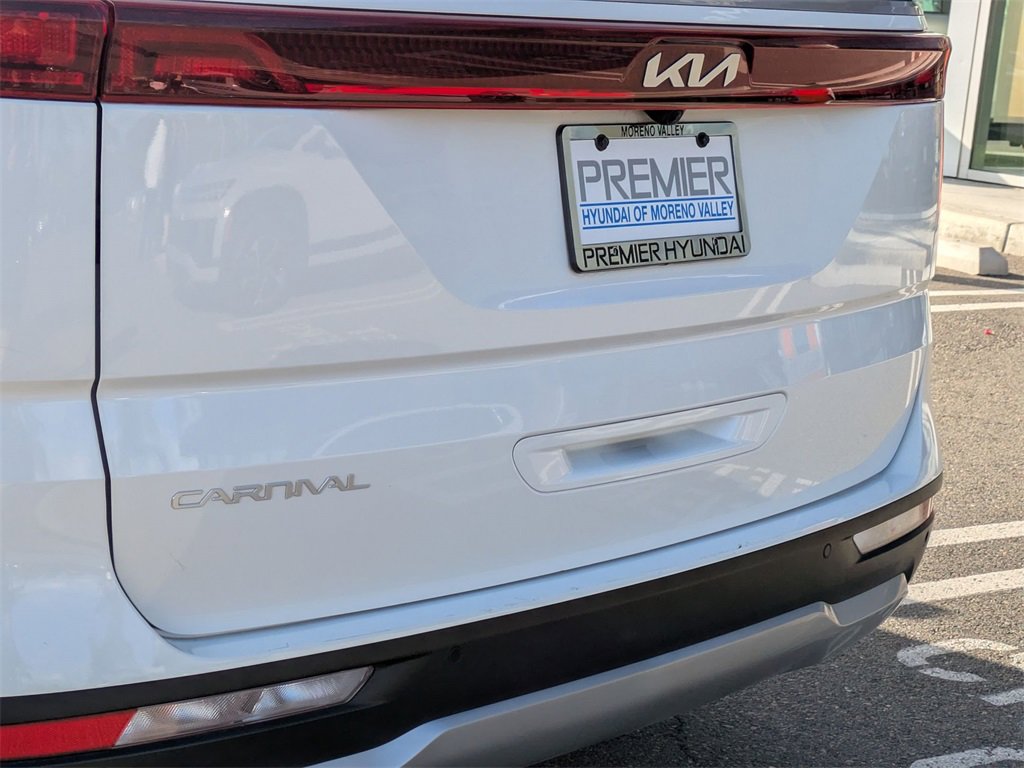 Used 2024 Kia Carnival EX image 31