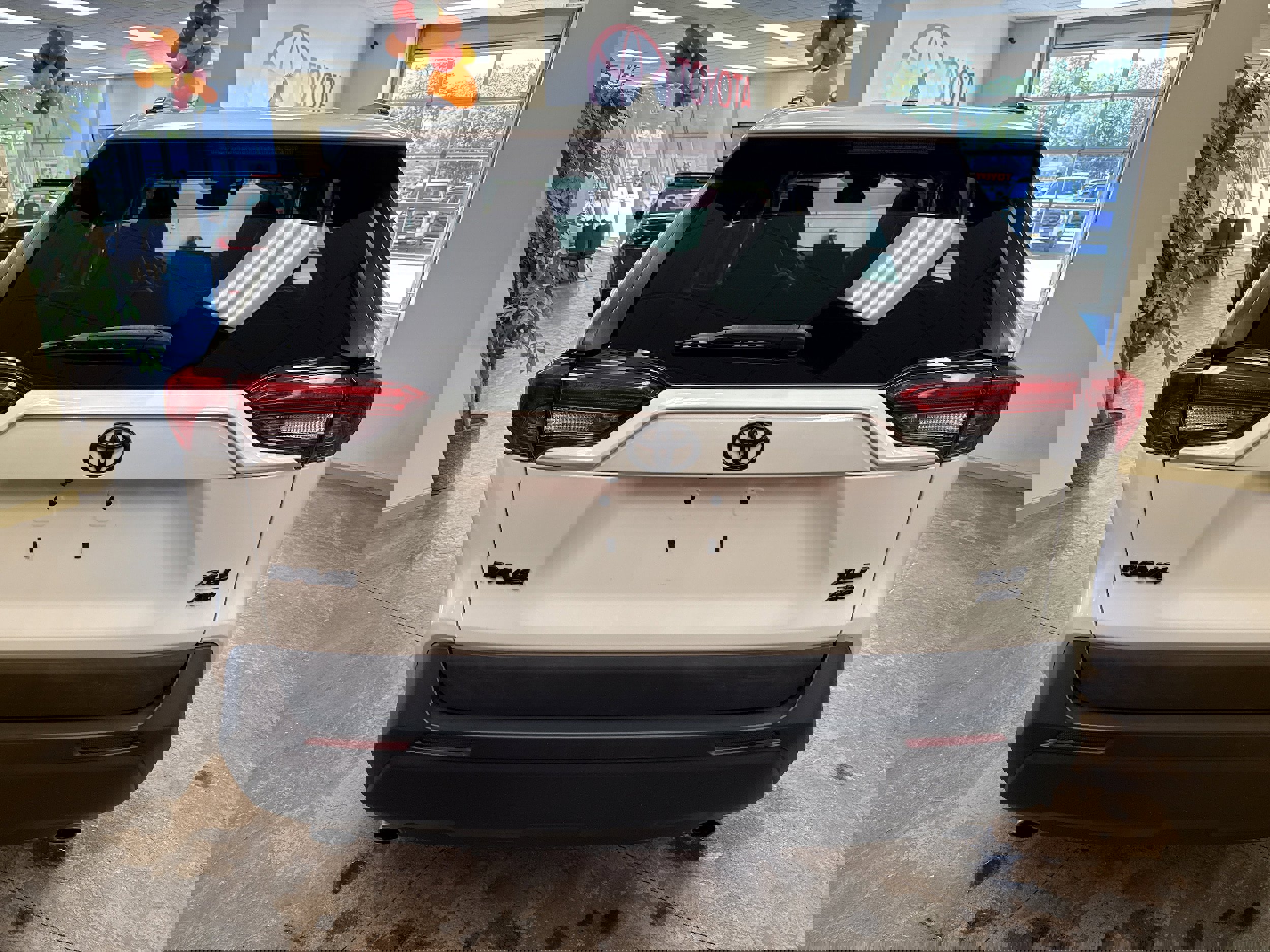 Used 2021 Toyota RAV4 XLE Premium image 11