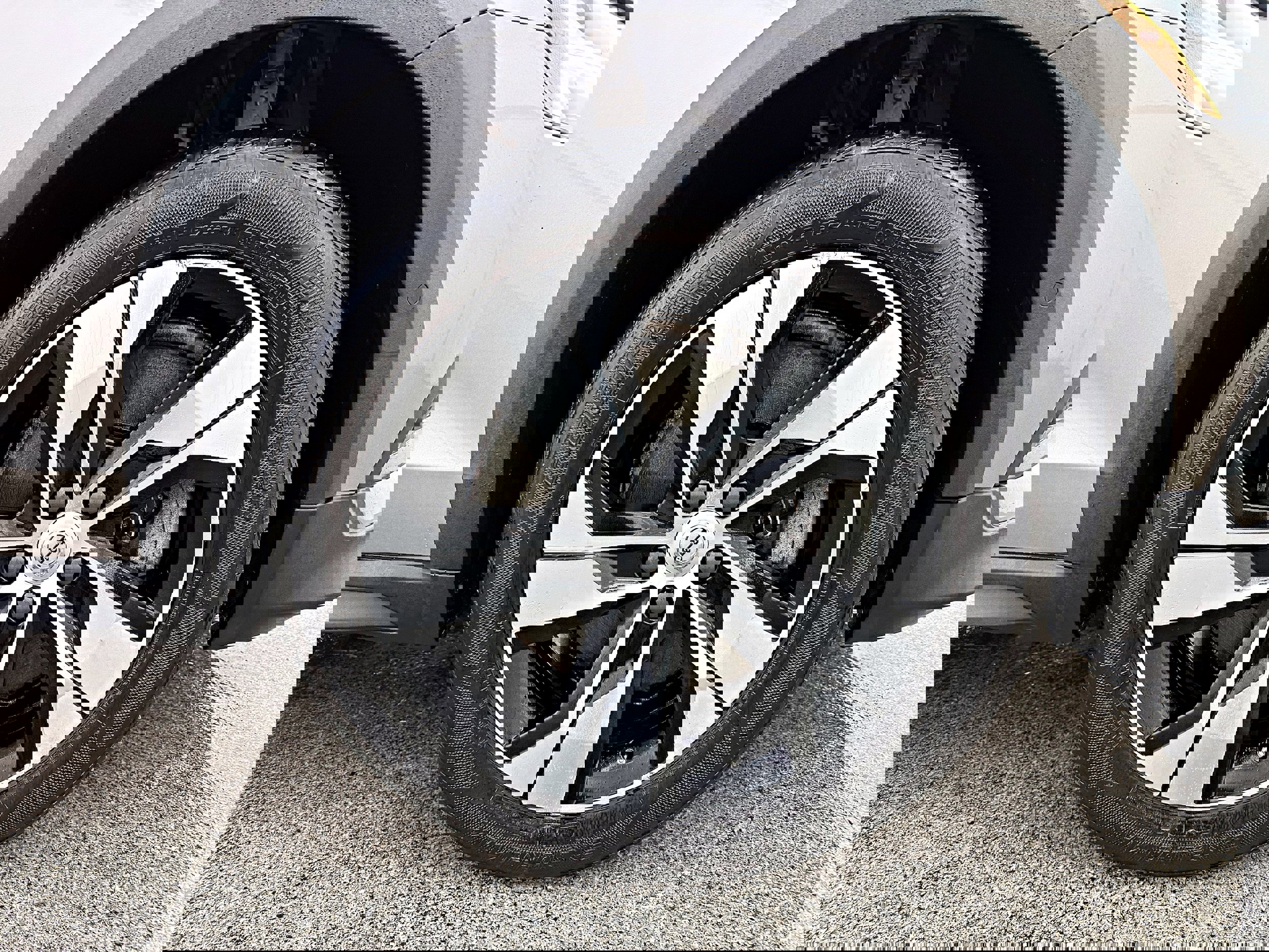 Used 2020 Volvo V60 T5 Cross Country image 41